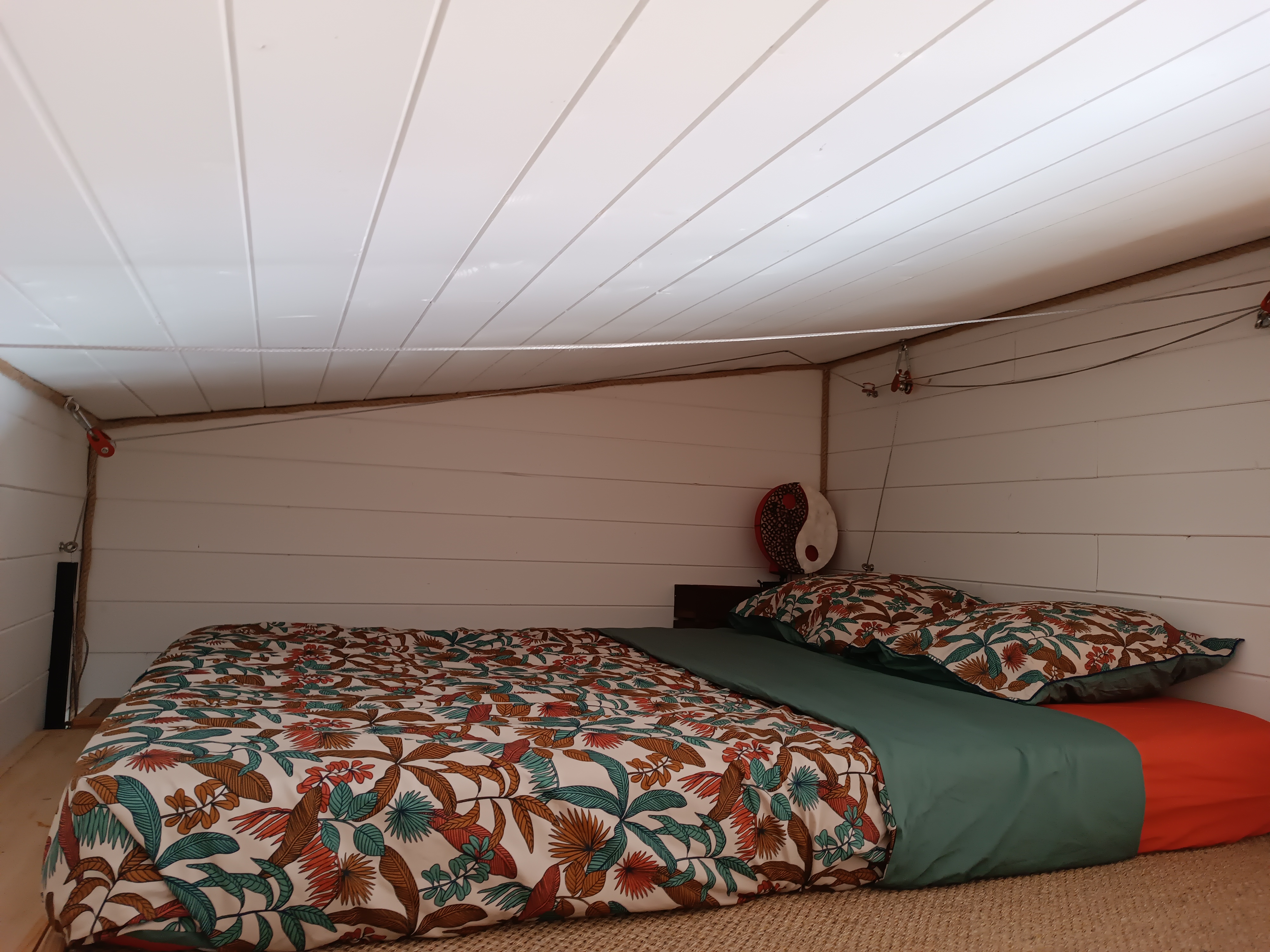 Tiny house moderne avec terrasse en Rhône-Alpes à Ambierle — salle de bain