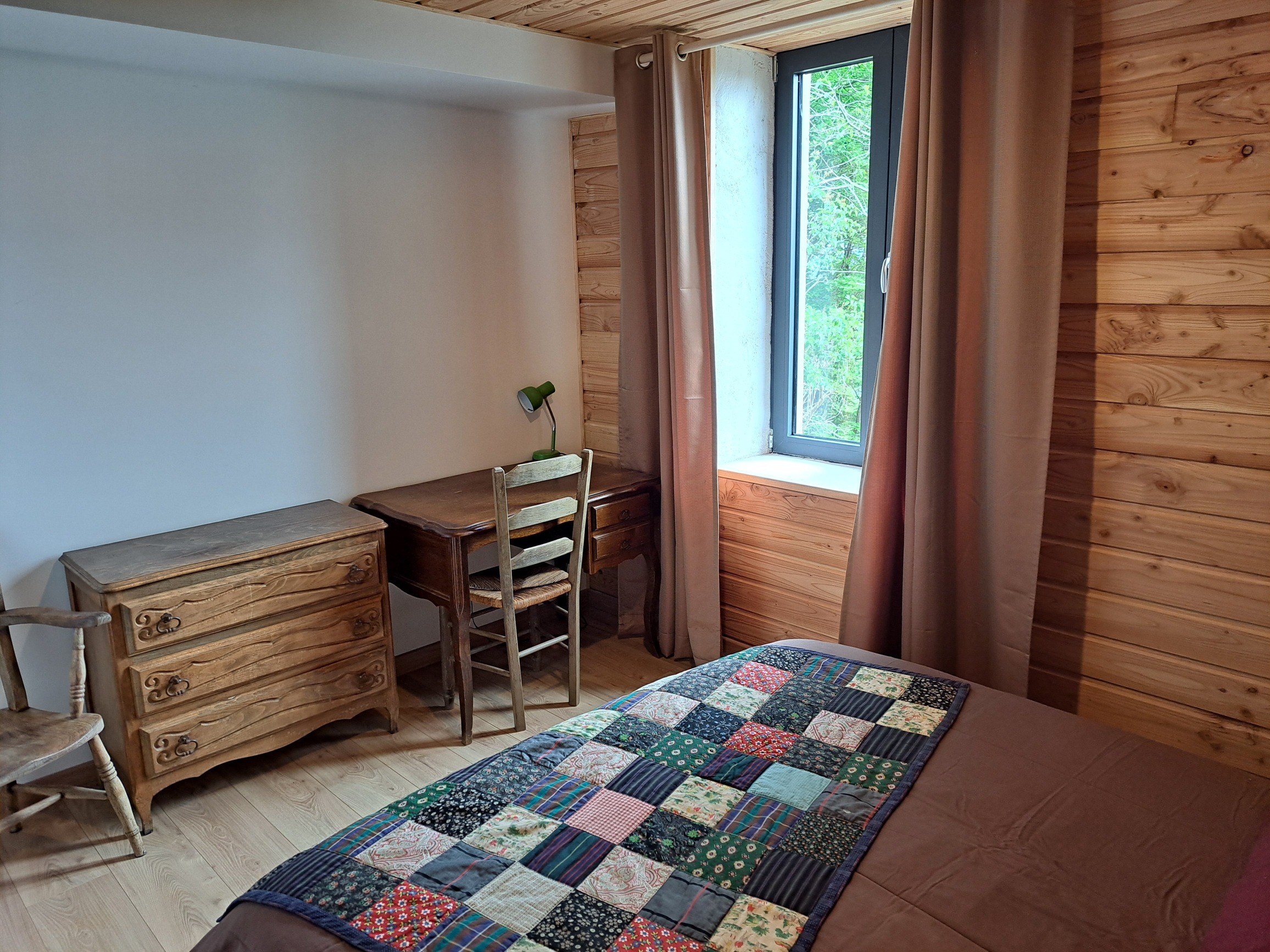 Le Refuge d'Yzeron — Gîte nature avec spa à Yzeron (Rhône) à Yzeron — détail architectural