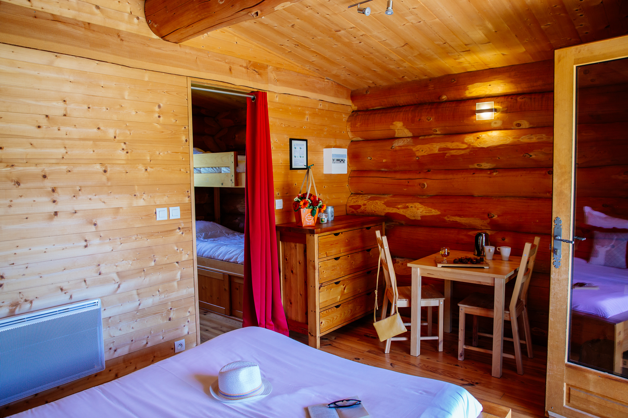 Cabane de Trappeur & Spa privatif — Nuit insolite à 205€/nuit en Gironde à Le Nizan — salle de bain