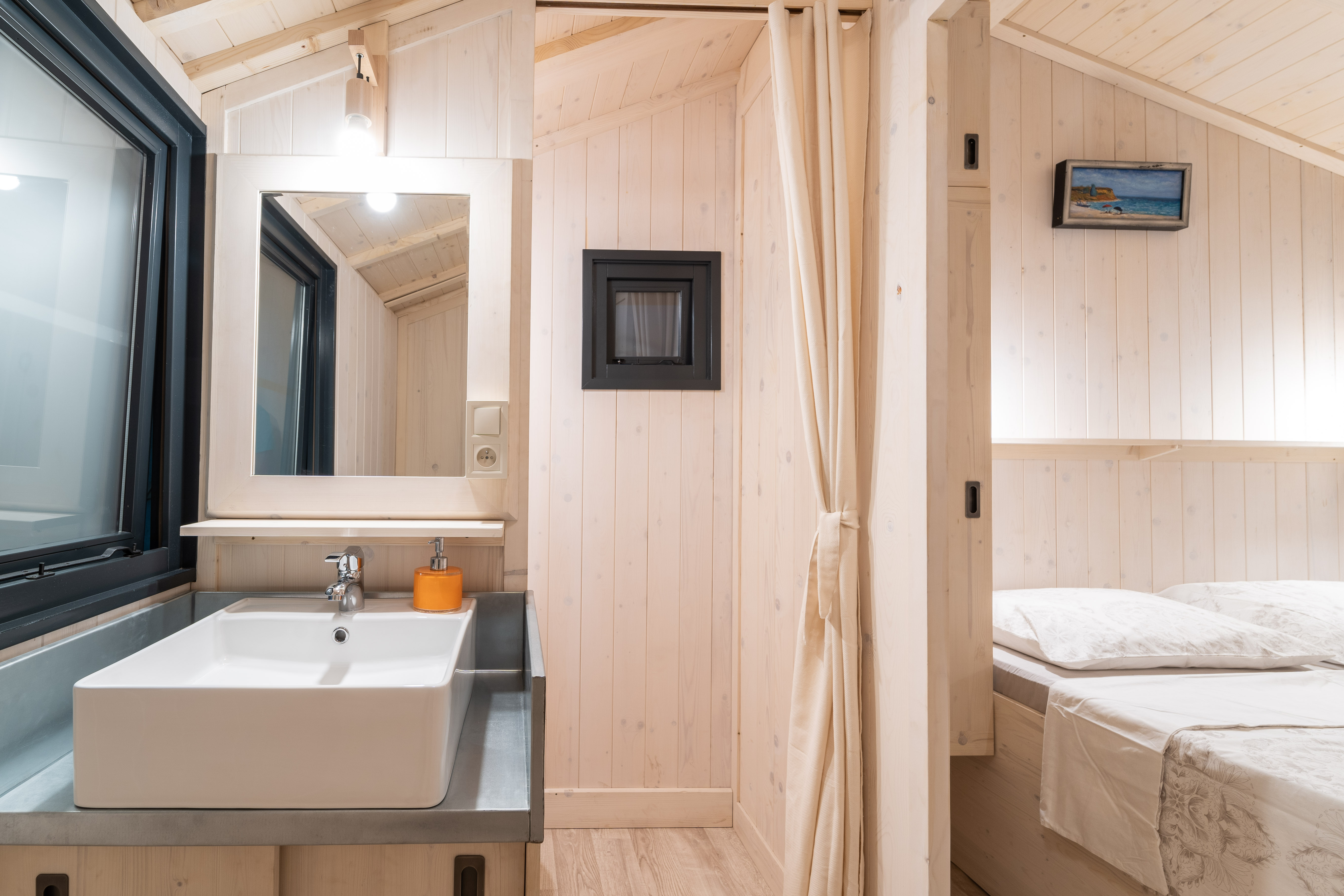 Cabane Minca — Escapade romantique avec spa à Lot à Saint-Cirgues — salle de bain