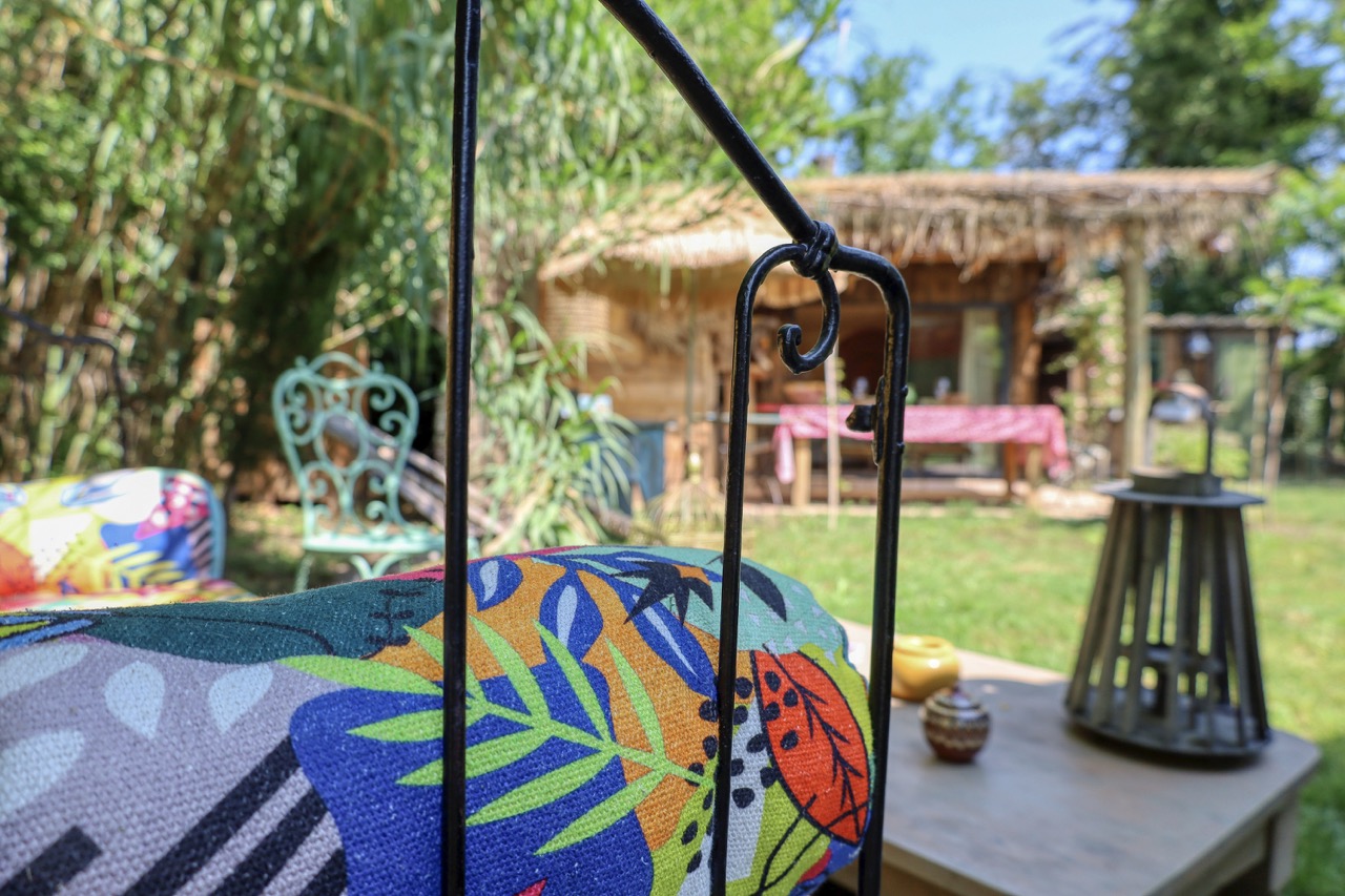 Vivez l'expérience unique d'une roulotte en Provence à Cabannes — vue depuis la terrasse