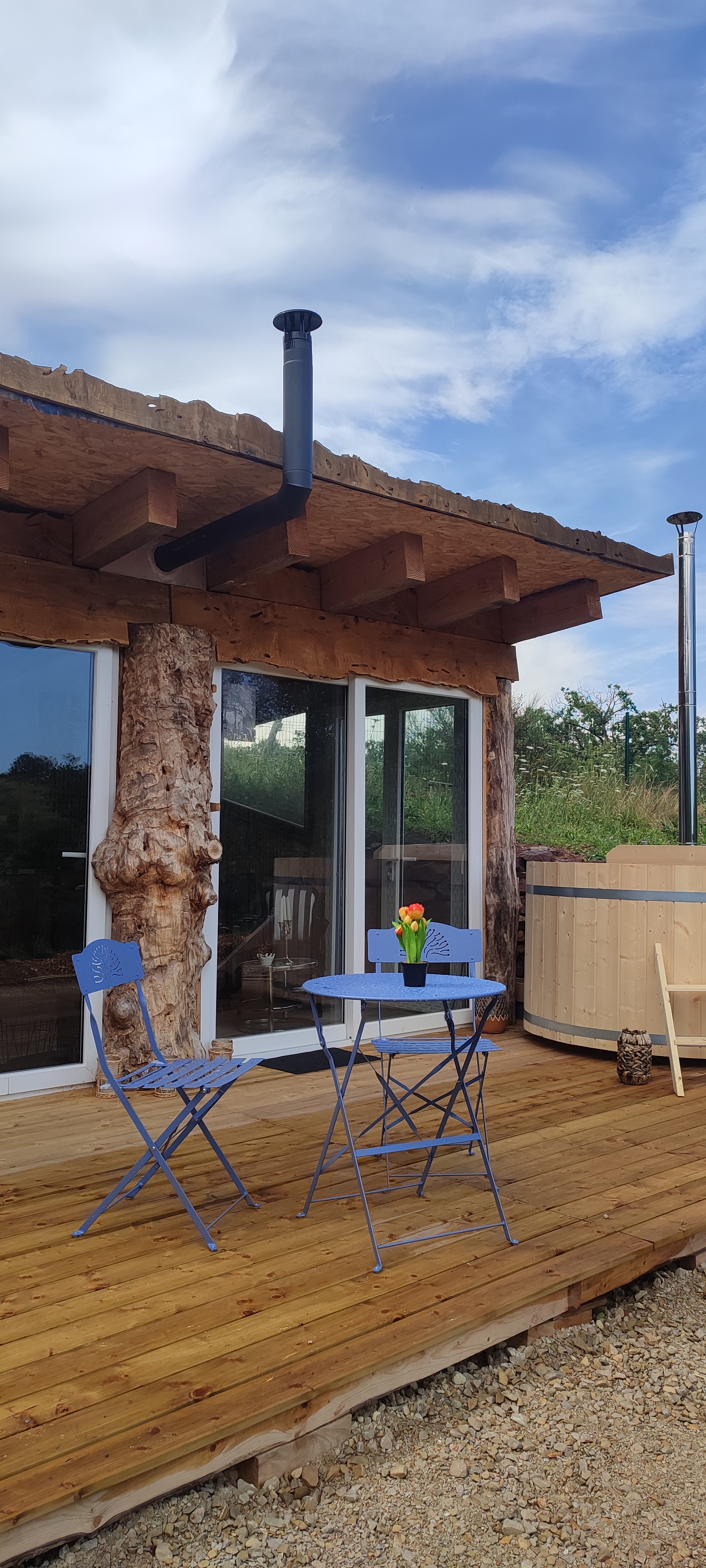 Cabane Panoramix : une immersion au cœur de la nature à Le Monastère — vue intérieure