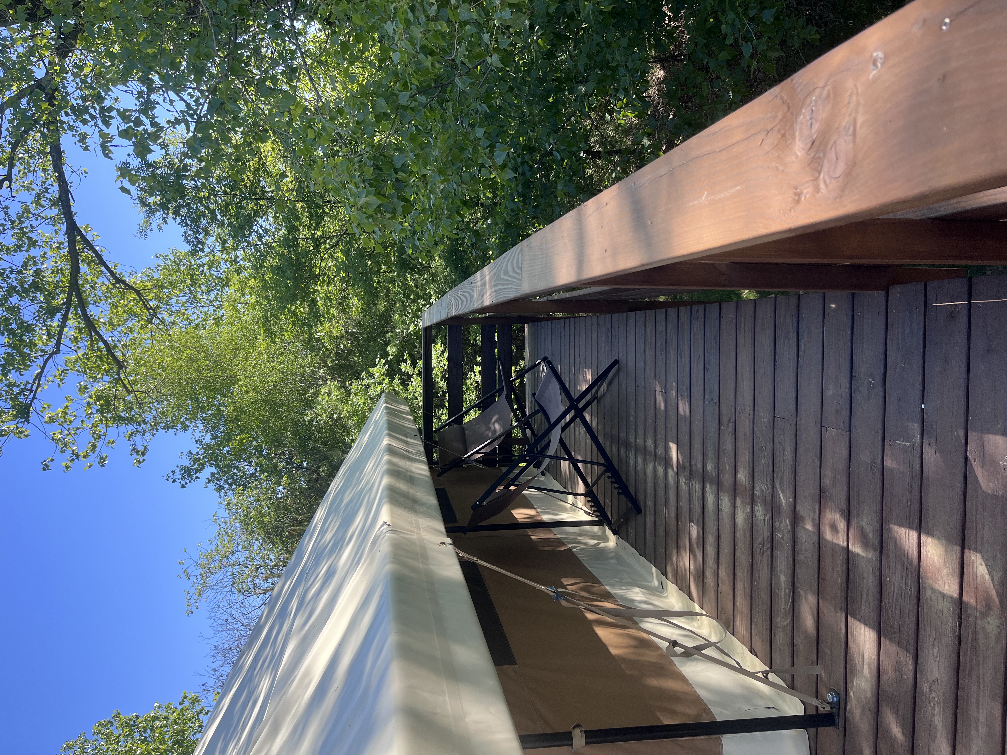 Aventura Lodge Solio — Lodge safari avec spa en Ardèche à Aubenas — espace de vie