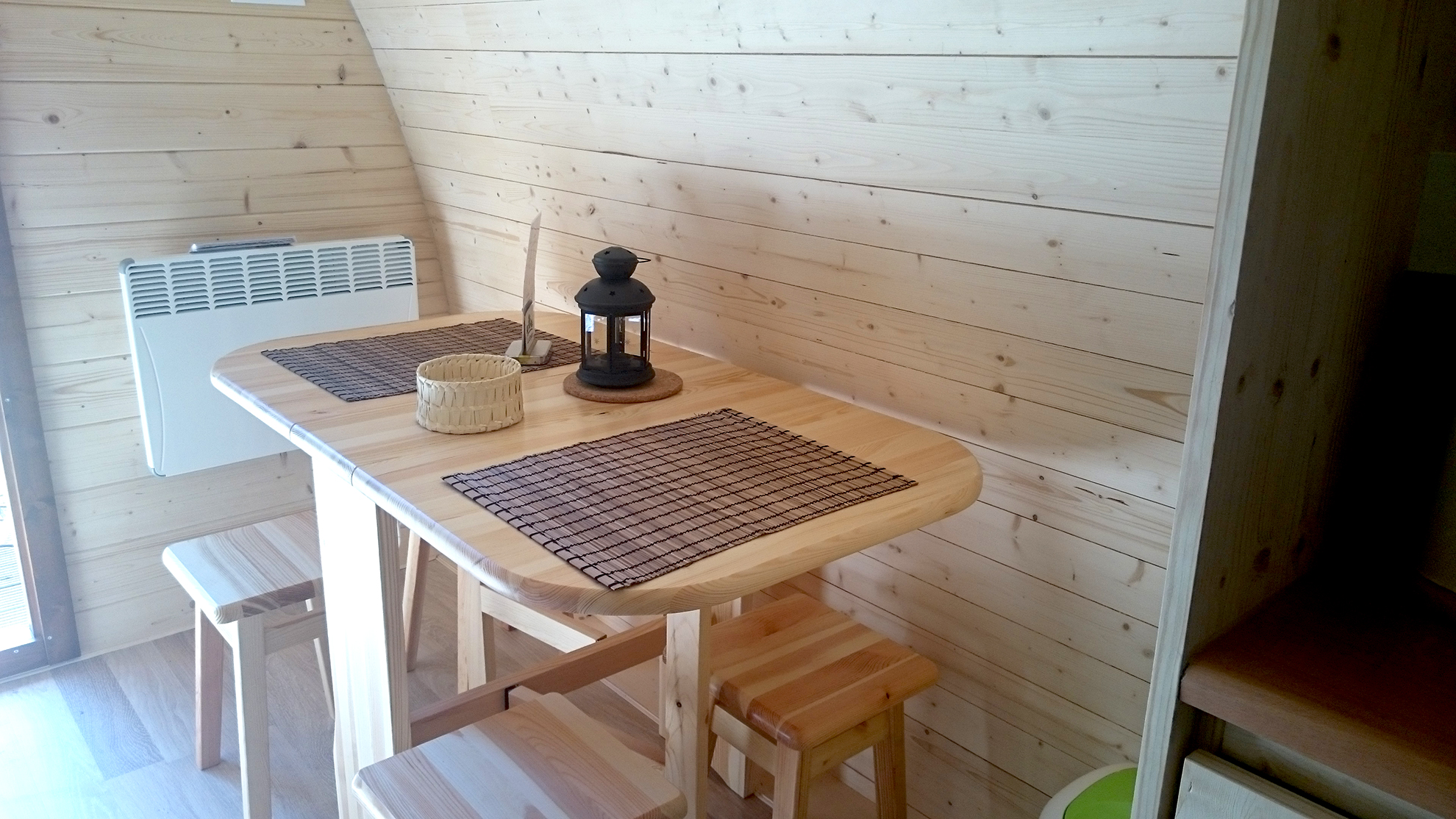 Séjournez dans une cabane forestière au cœur de la nature à La Chapelle Blanche St Martin — salle de bain