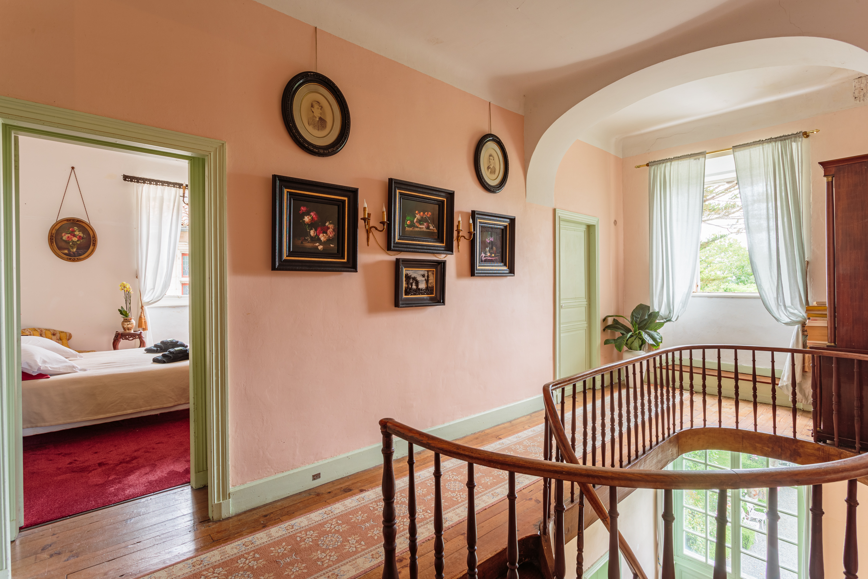 Gîte petit Madiran — Chambre à thème avec spa à Landes à Château d'Estrac — vue intérieure