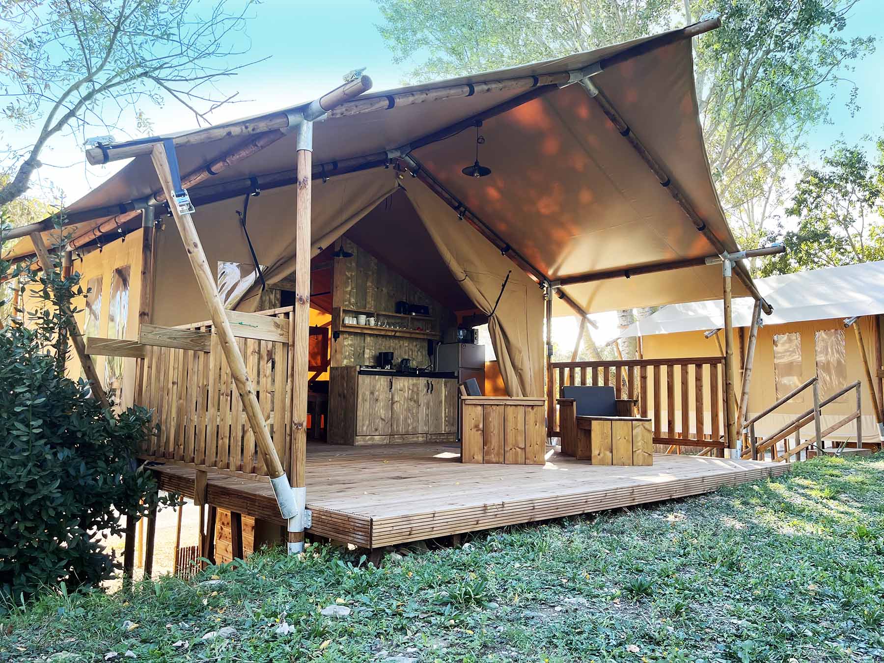 Lodge River — Tente lodge avec spa à Aude à Carcassonne — vue intérieure