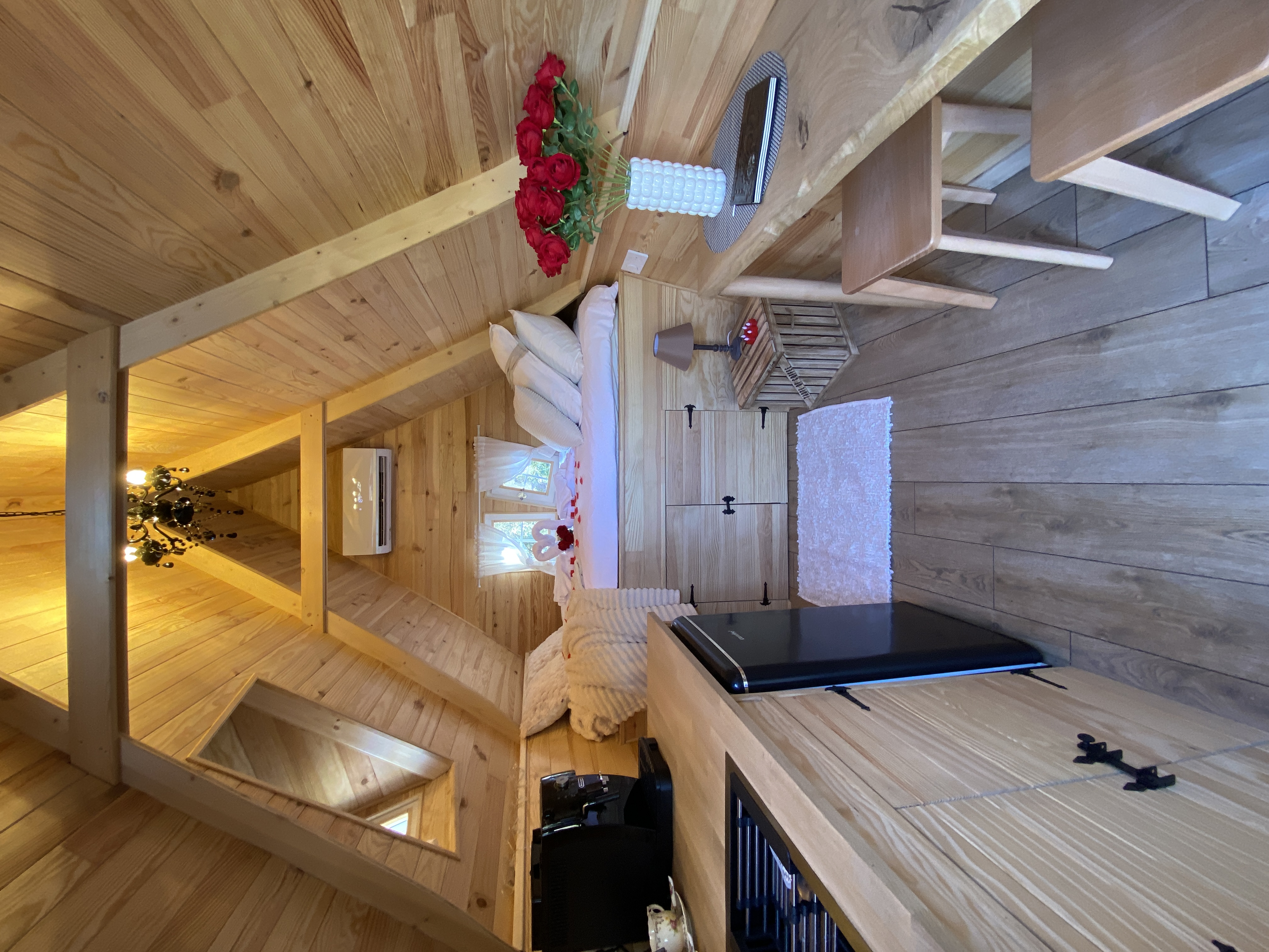 La Cabane Aéloria & Spa — Cabane avec spa à Gard à Nîmes — espace de vie