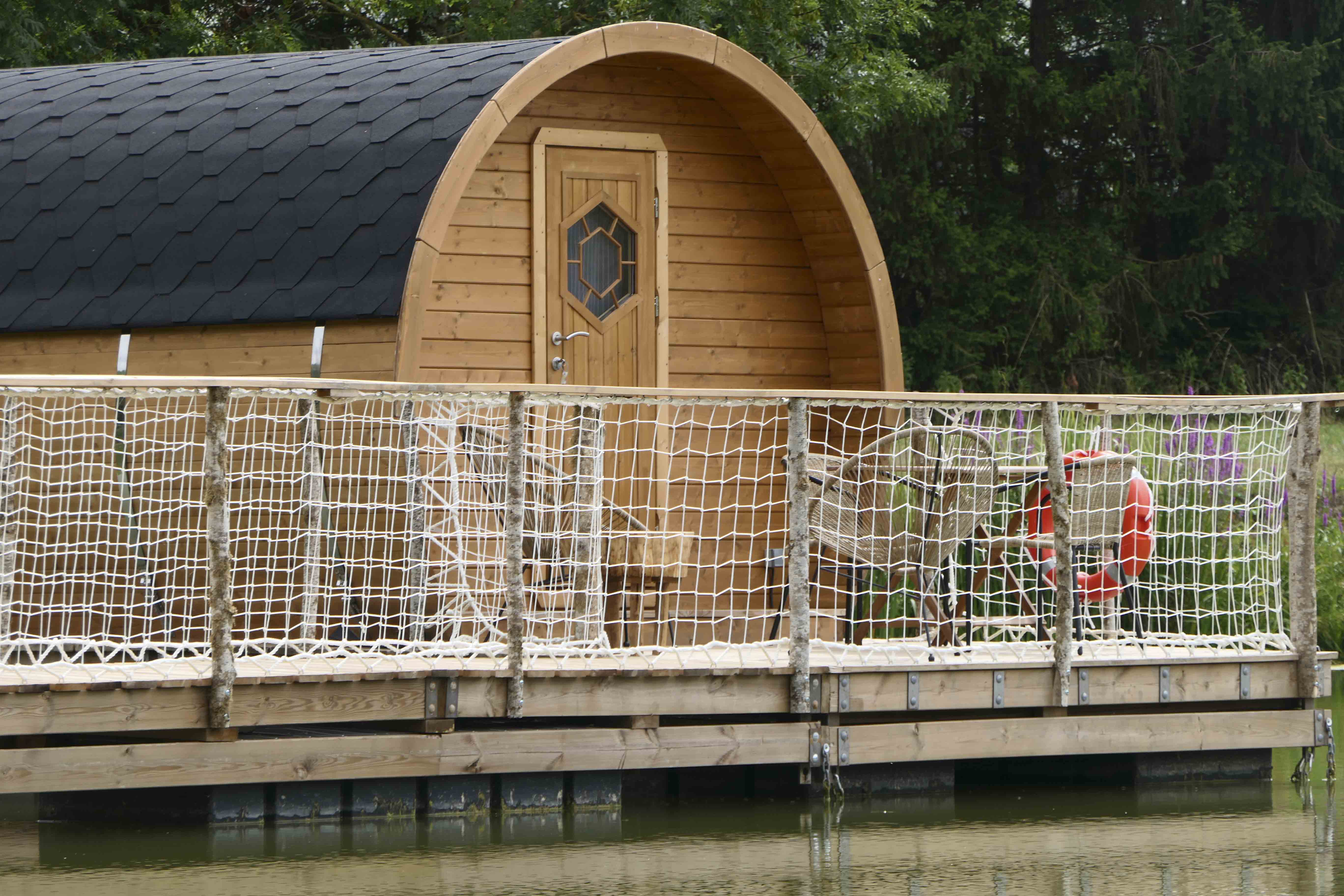 Cabane Le Forestier : une expérience flottante en Lorraine à Givrauval — environnement naturel