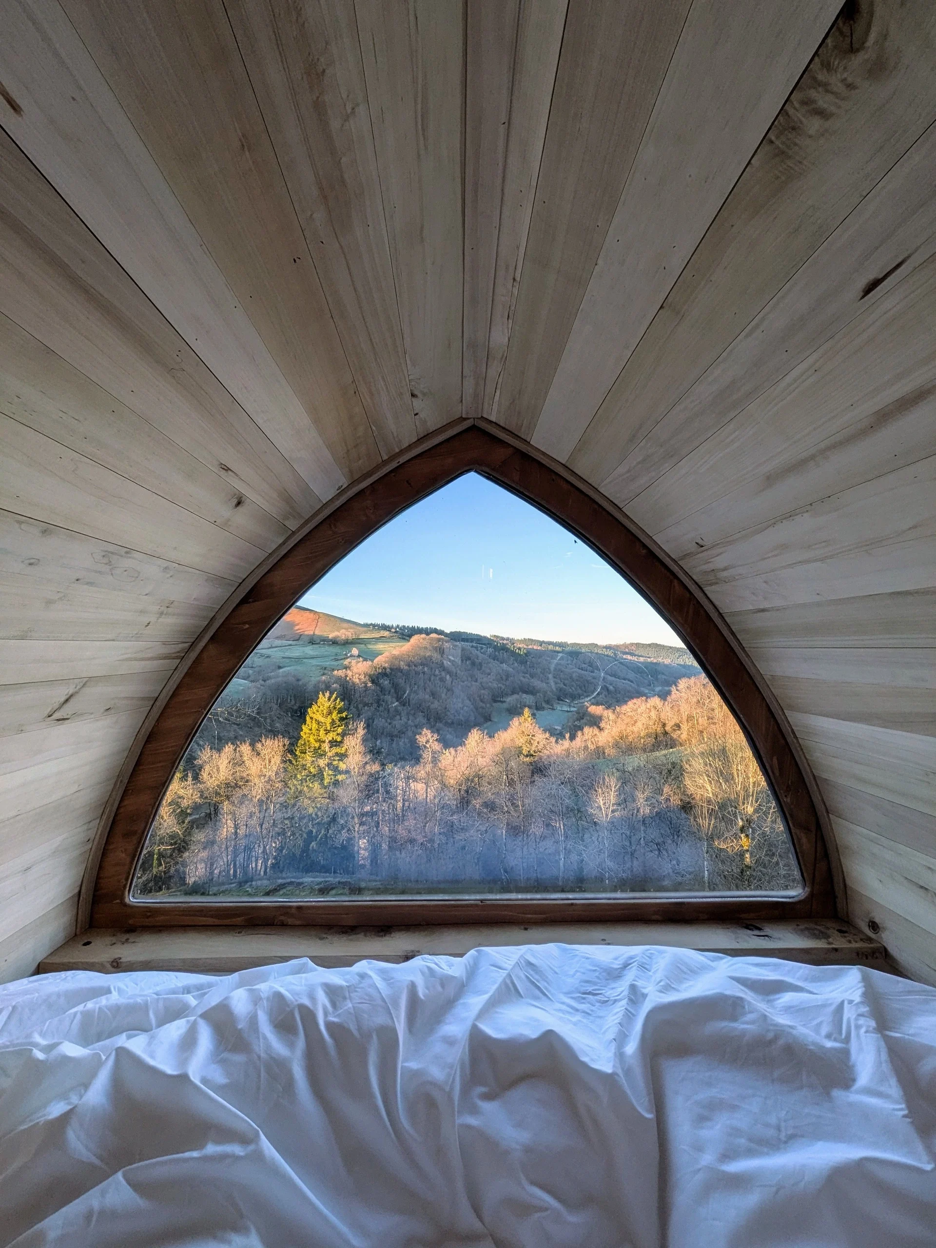 Le Clocheton des Fées — Cabane sur pilotis avec spa à Cantal à Saint-Jacques-des-Blats — chambre