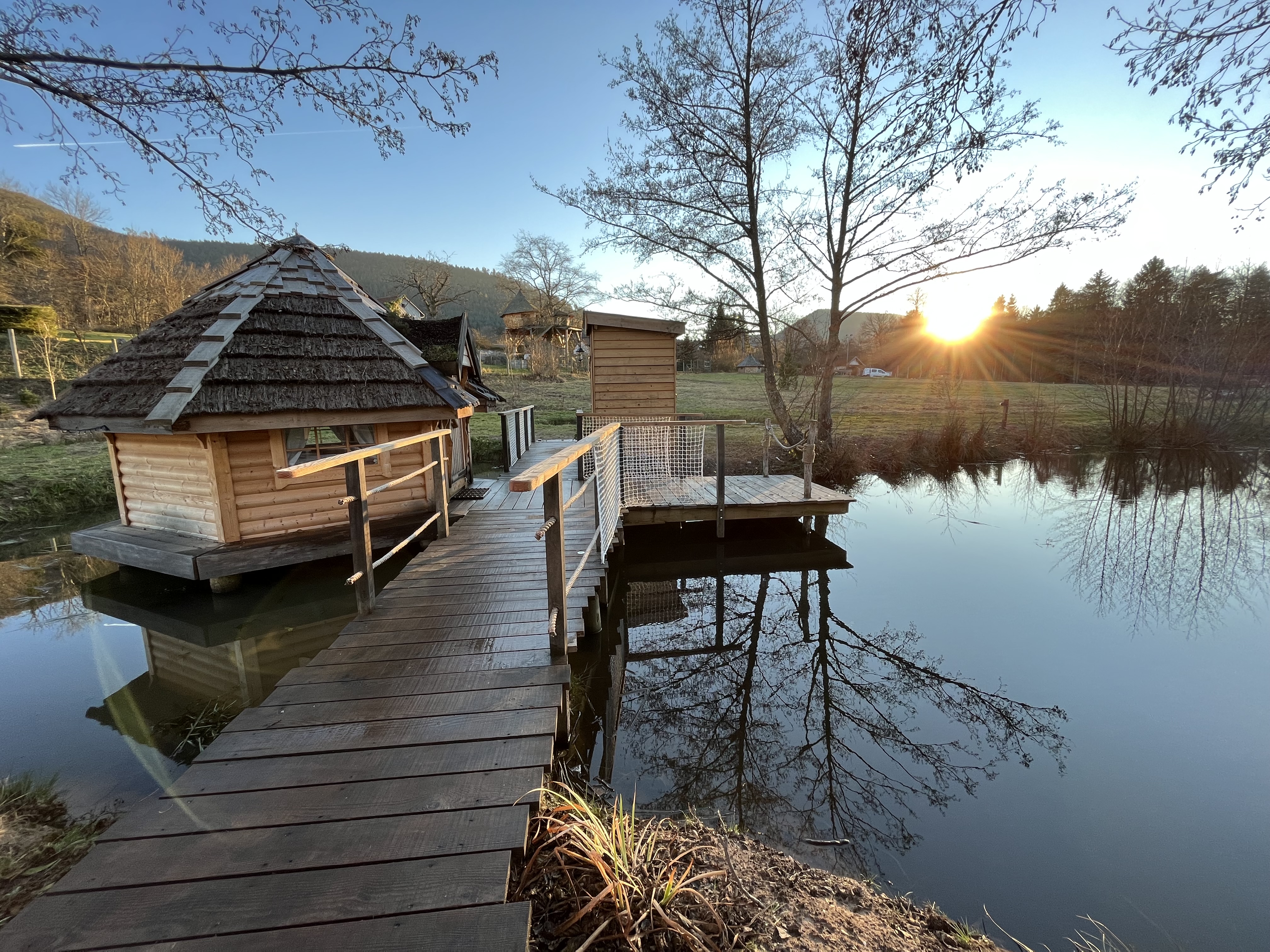 Kota chambre des Cambuses — Cabane sur l'eau avec bain nordique à Saint-Dié-des-Vosges