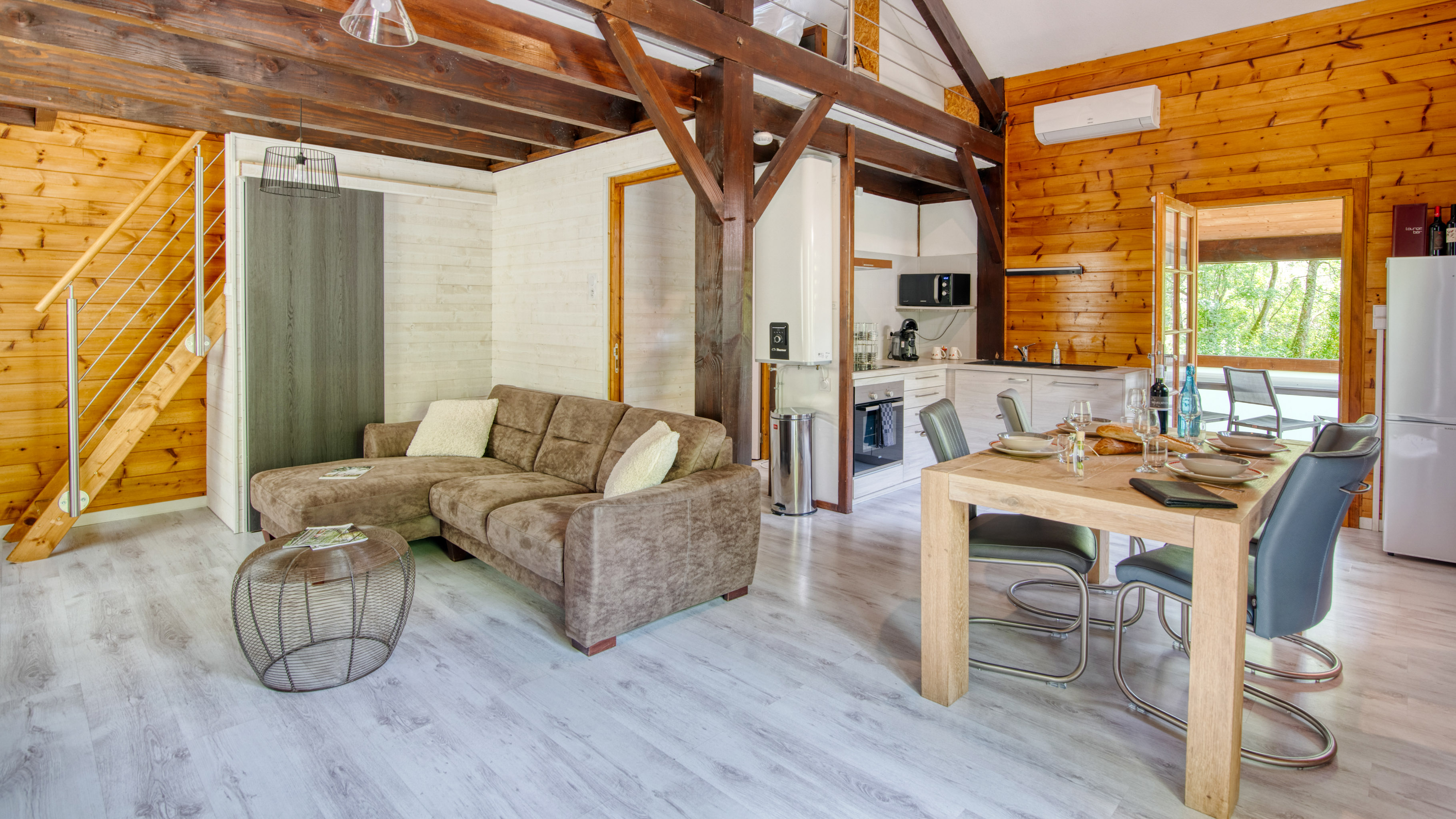 Chalet sur pilotis avec spa : une évasion en pleine nature à Puygaillard De Quercy — espace de vie