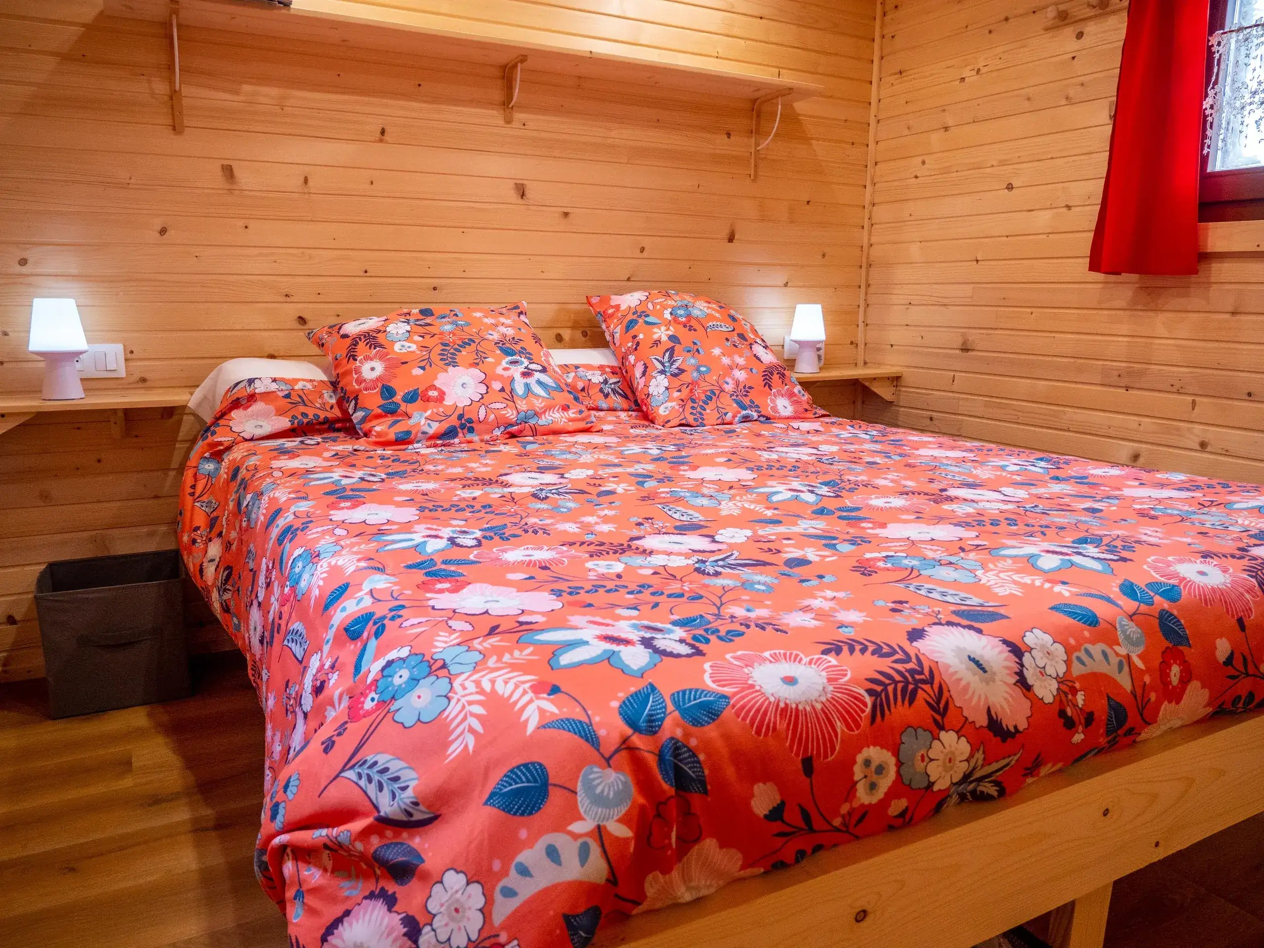Roulotte Les Chardonnerets — Évasion au bord d'un ruisseau en Ariège à Foix — salle de bain