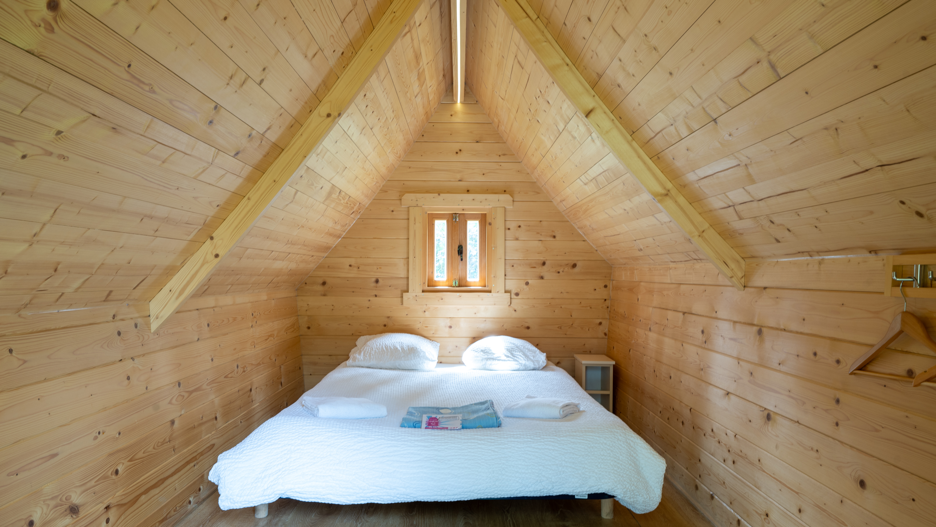 Une cabane de troll pour une escapade insolite en Champagne à Bar Sur Aube — vue intérieure