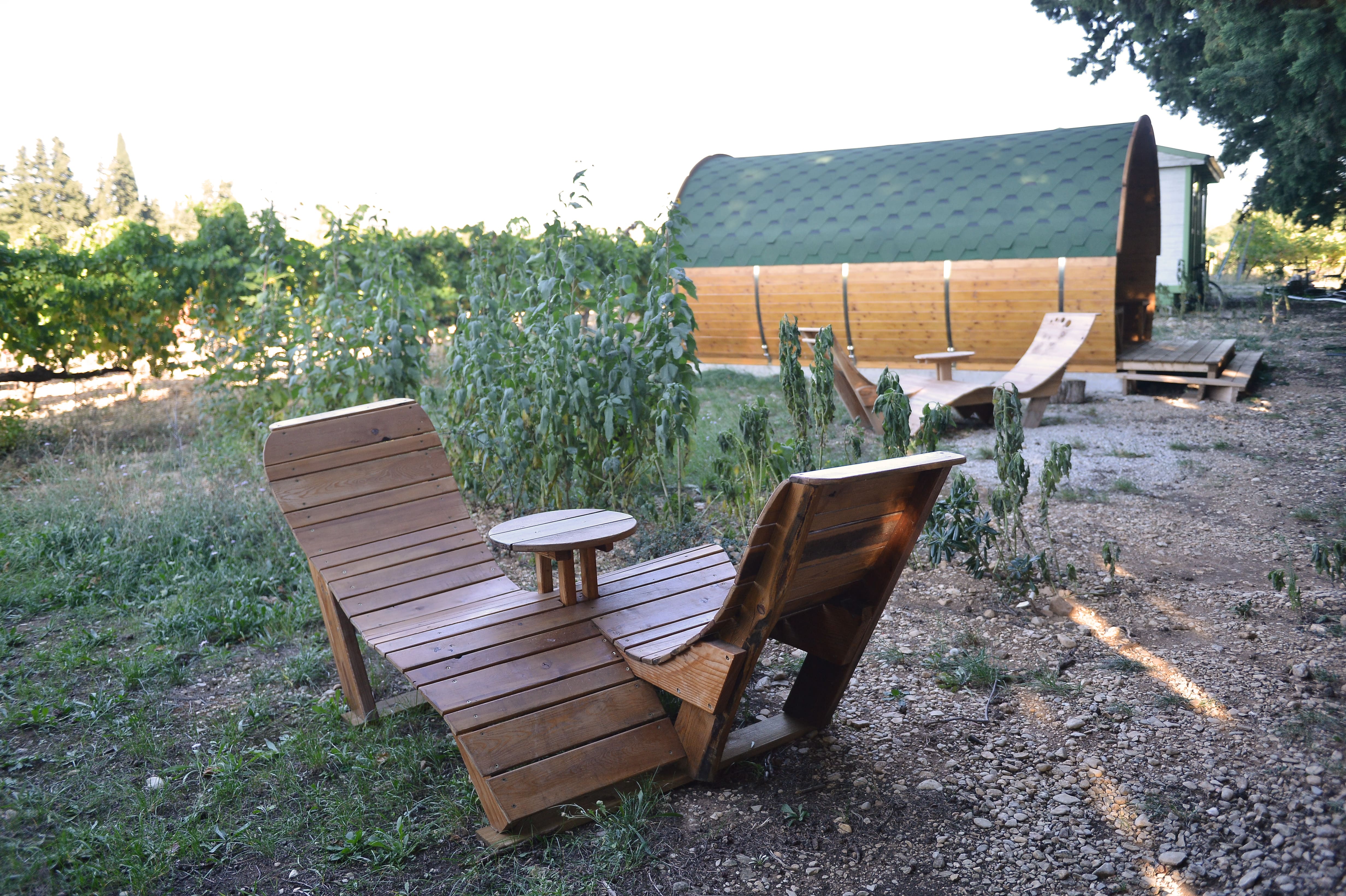 Le Tonneau du Nid'Oiselet — Hébergement insolite avec spa en Vaucluse à Fontaine-de-Vaucluse — chambre