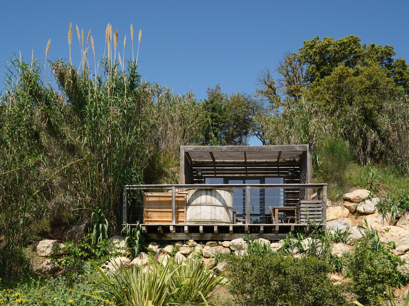 Cabane Spa Cosmos : une évasion végétalisée en Provence