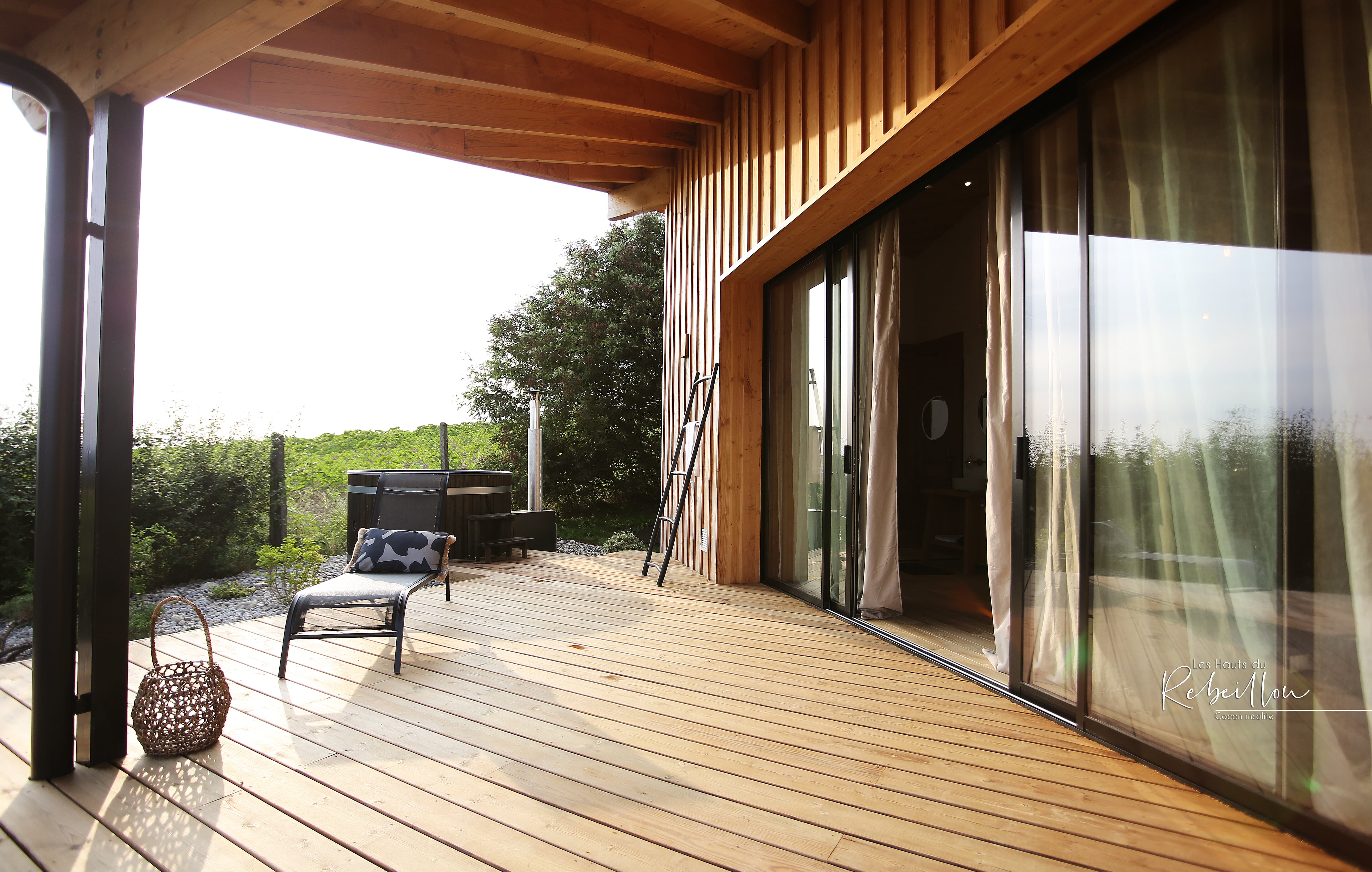La Cabane des Hauts Du Rebeillou — Cabane Spa à Haute-Garonne à Toulouse — chambre