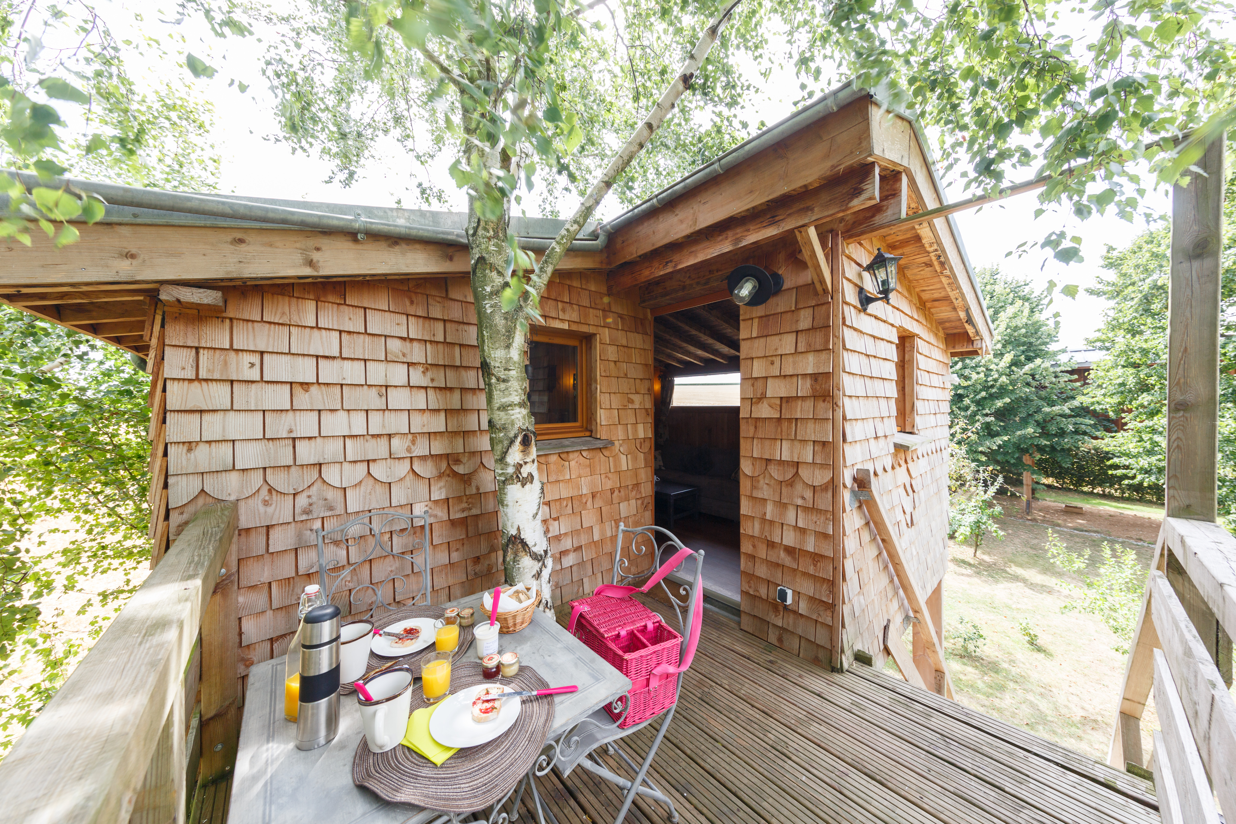 L'Ours Brun : une cabane sur pilotis au cœur de la Picardie à Essuiles — cuisine
