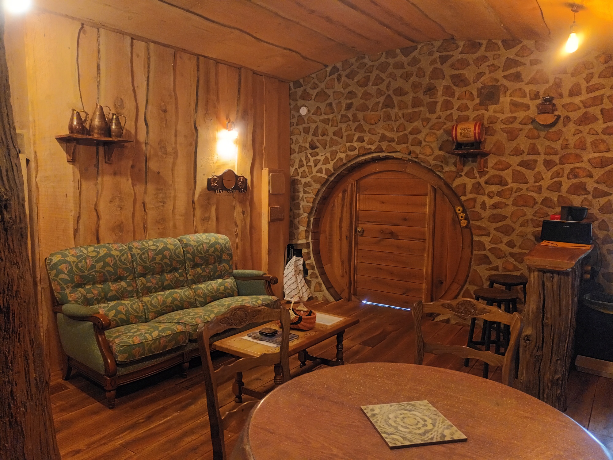 Découvrez la magie d'une maison de hobbit en Basse-Normandie à Tanis — vue intérieure