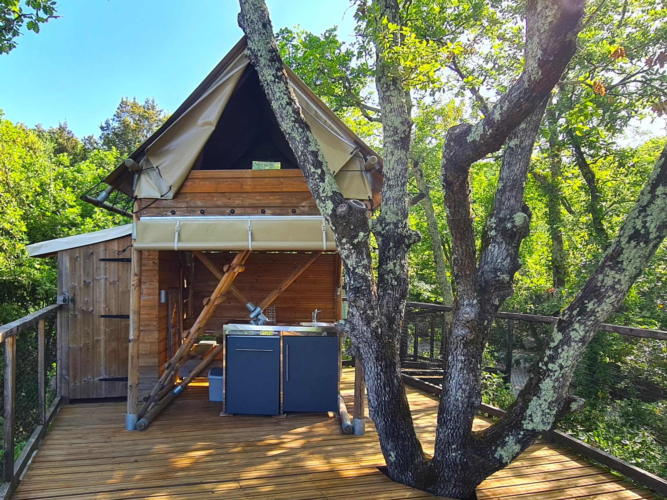 Le Lapiaz : une expérience immersive en tente lodge à Balazuc — espace de vie