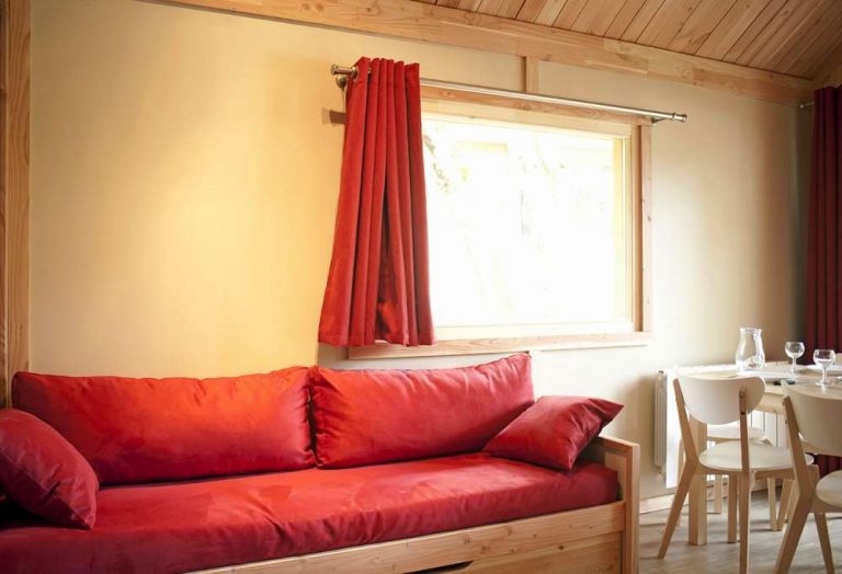Chalet Montana : un refuge romantique au cœur des Alpes à Divonne Les Bains — vue depuis la terrasse