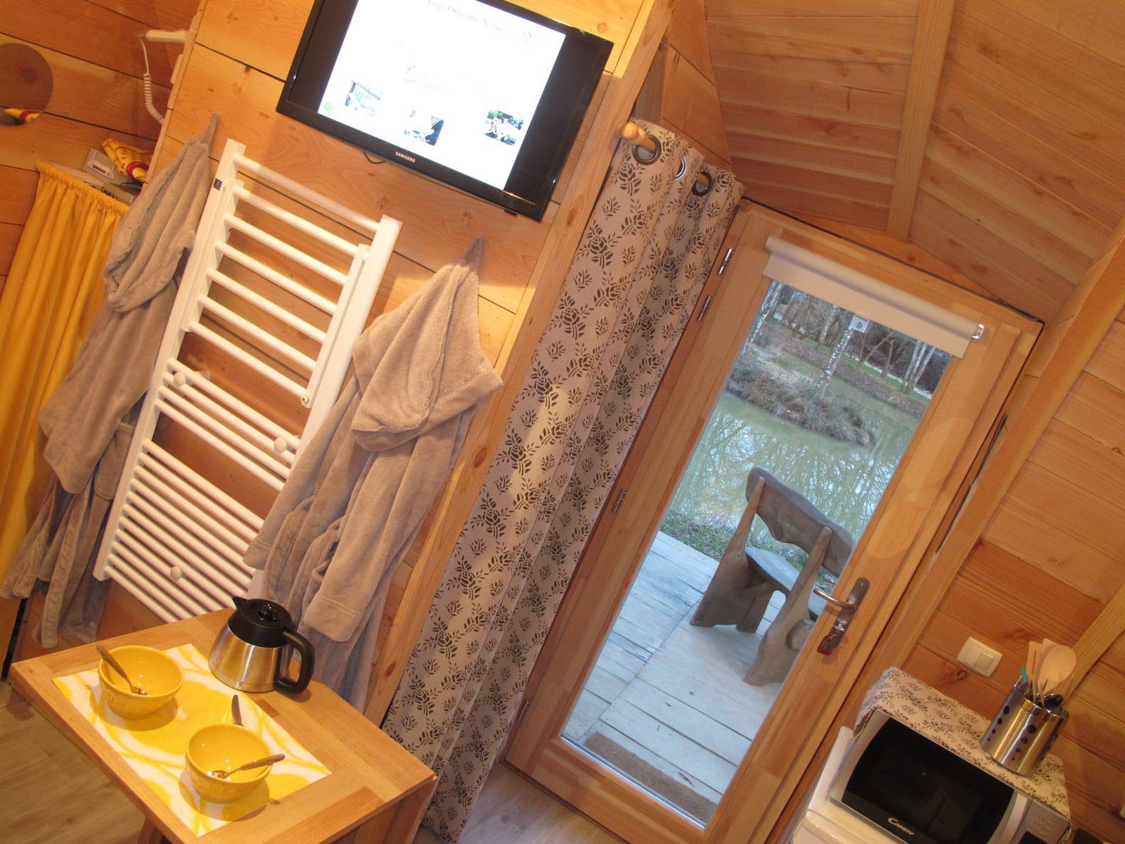 La Cabane Pom de Pin : une escapade enchantée en pleine nature à Chennegy — cuisine