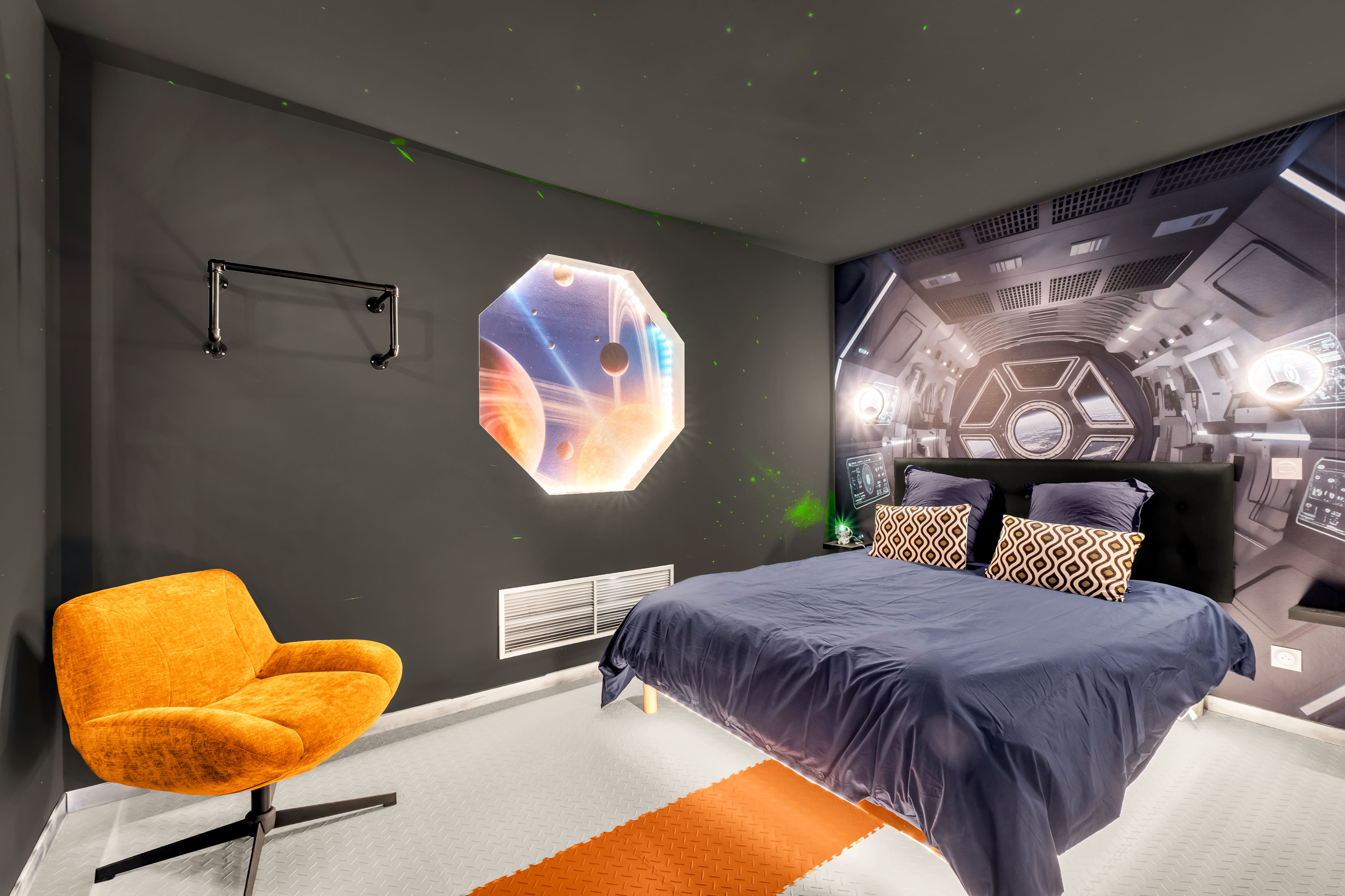 Navette spatiale Nebula Voyageur — Hébergement thématique à Toulouse (Haute-Garonne) à Toulouse — vue intérieure