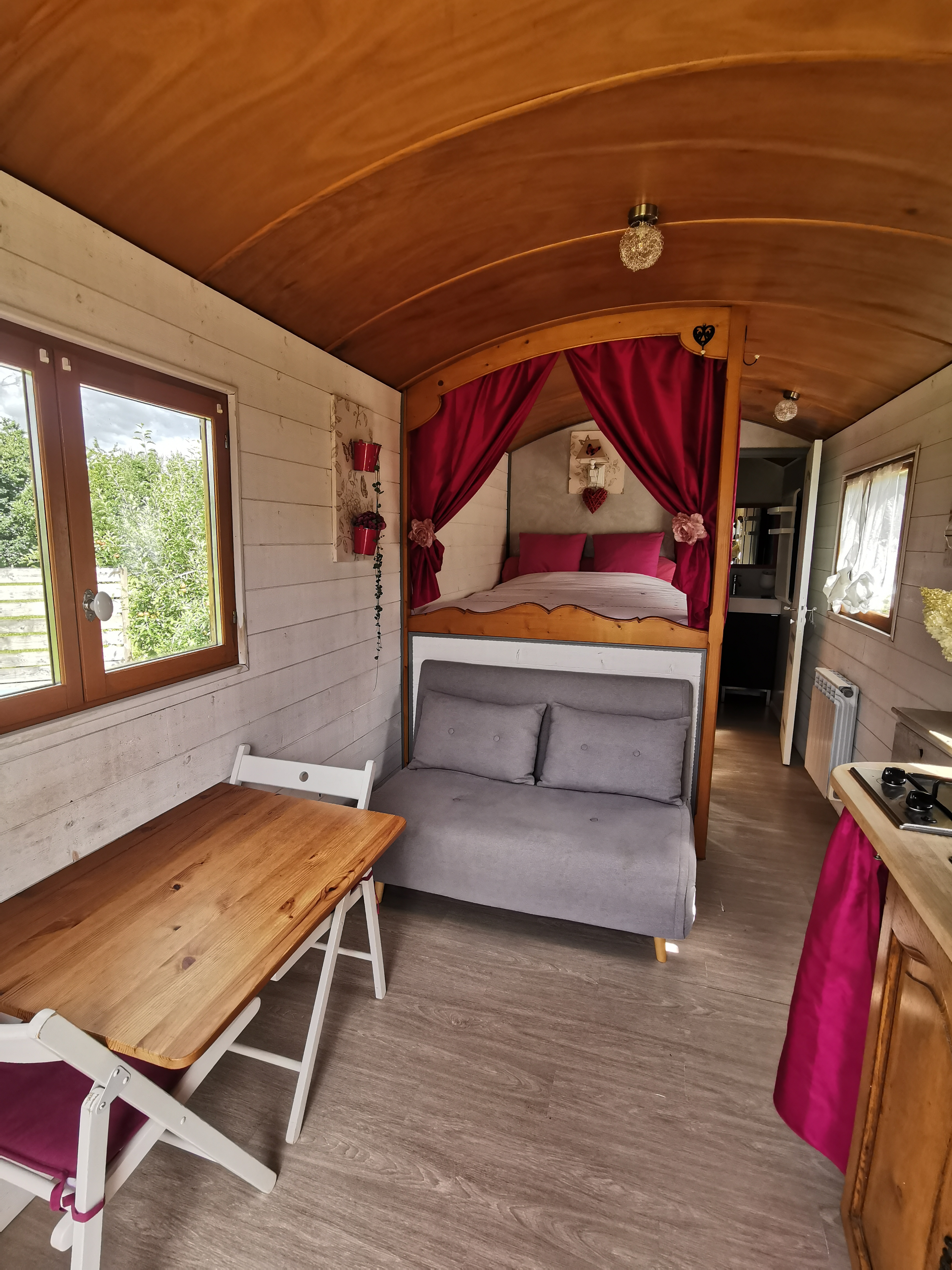 La roulotte Rozenn : une escapade enchantée en Bretagne à Plouec Du Trieux — cuisine