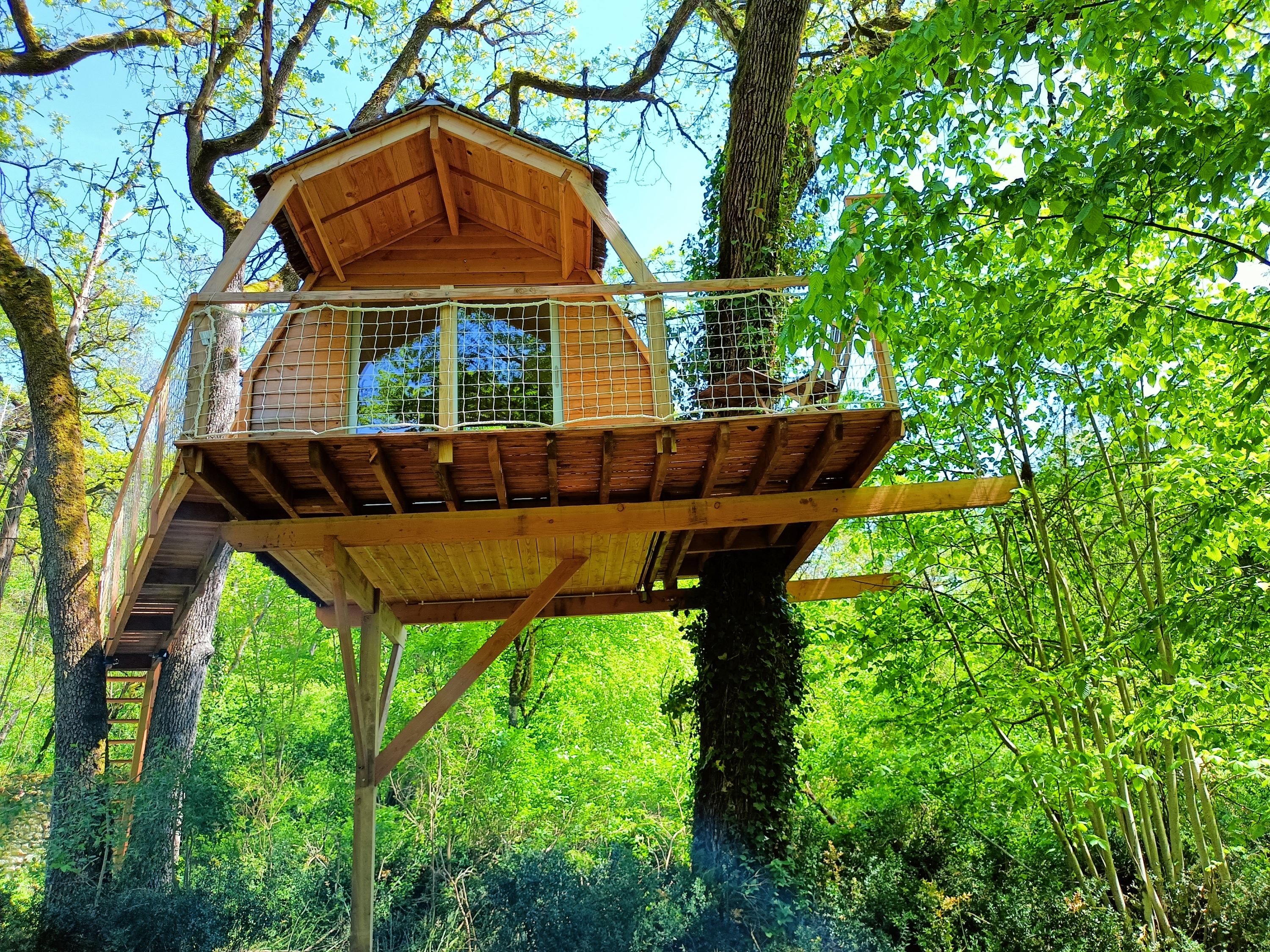 Cabane « La cabane perchée du château : une expérience insolite en pleine nature » — Gizeux (Indre-et-Loire)