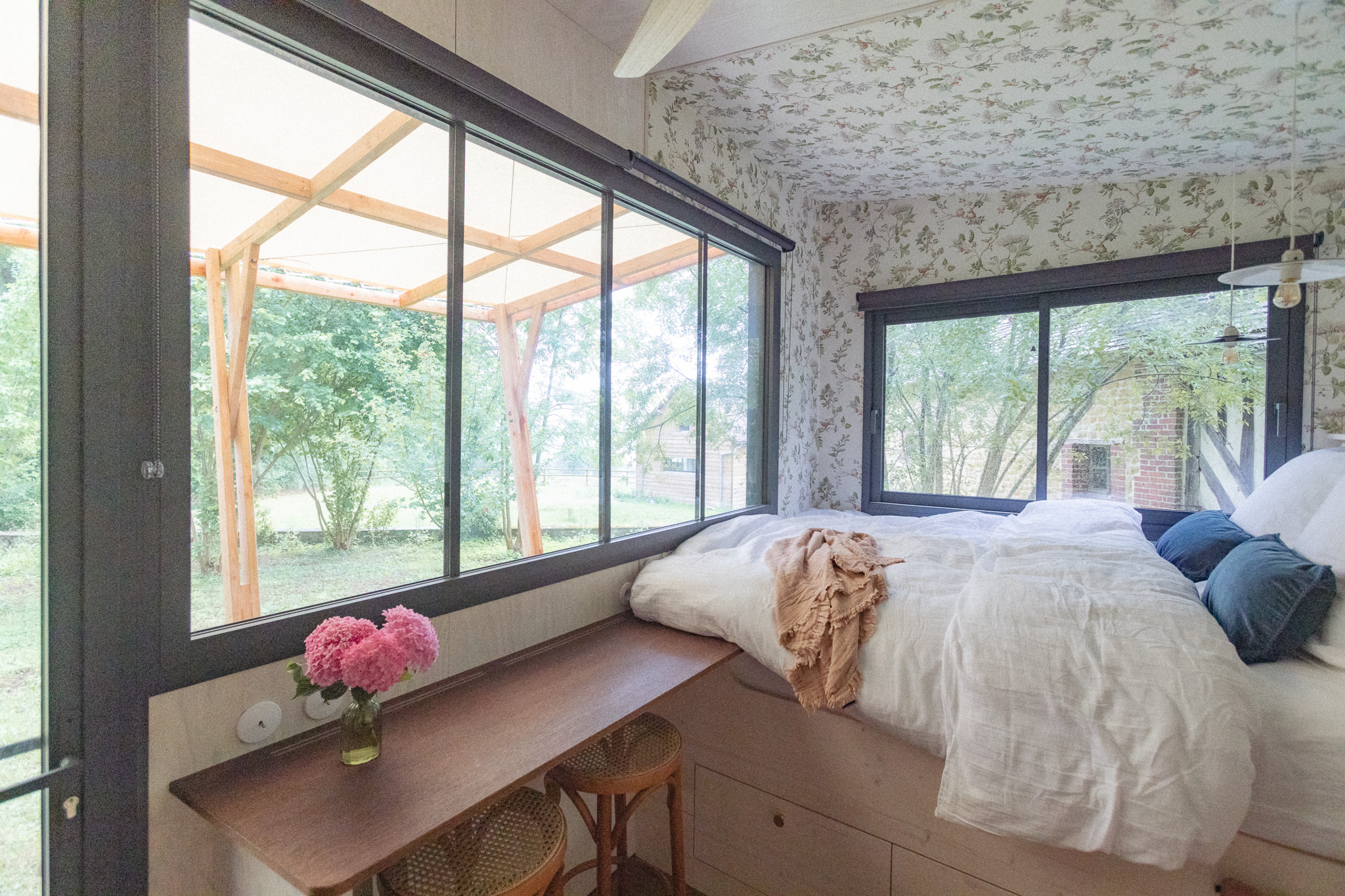 Lodge cosy & spa — Tiny House avec spa à Calvados à Noues de Sienne — vue depuis la terrasse