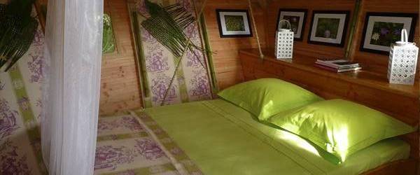 Cabane asiatique : une nuit suspendue dans les arbres à Ballan-Miré — chambre