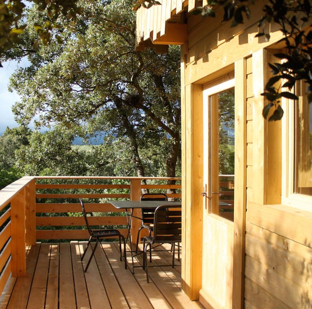 Cabane Cambuse : une expérience suspendue en Languedoc-Roussillon à Villalier — cuisine