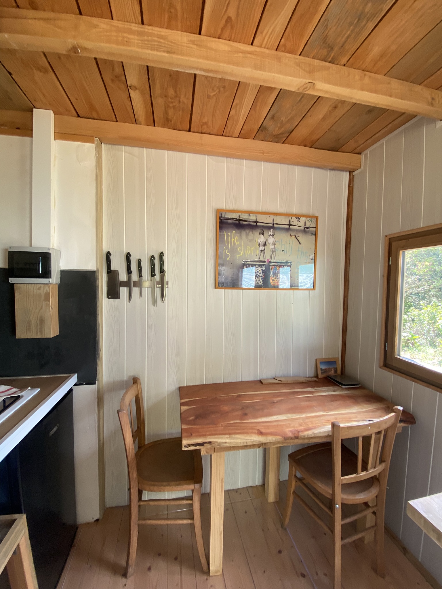 La Cabane dans le chêne tricentenaire — Cabane dans les arbres avec spa en Corrèze à Brive-la-Gaillarde — salle de bain