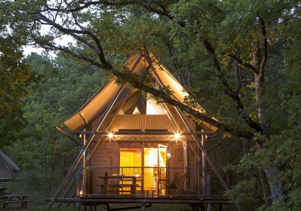 Cahutte Versailles — Cabane confortable avec spa à Versailles à Saint-Genis-Les-Ollières — vue intérieure