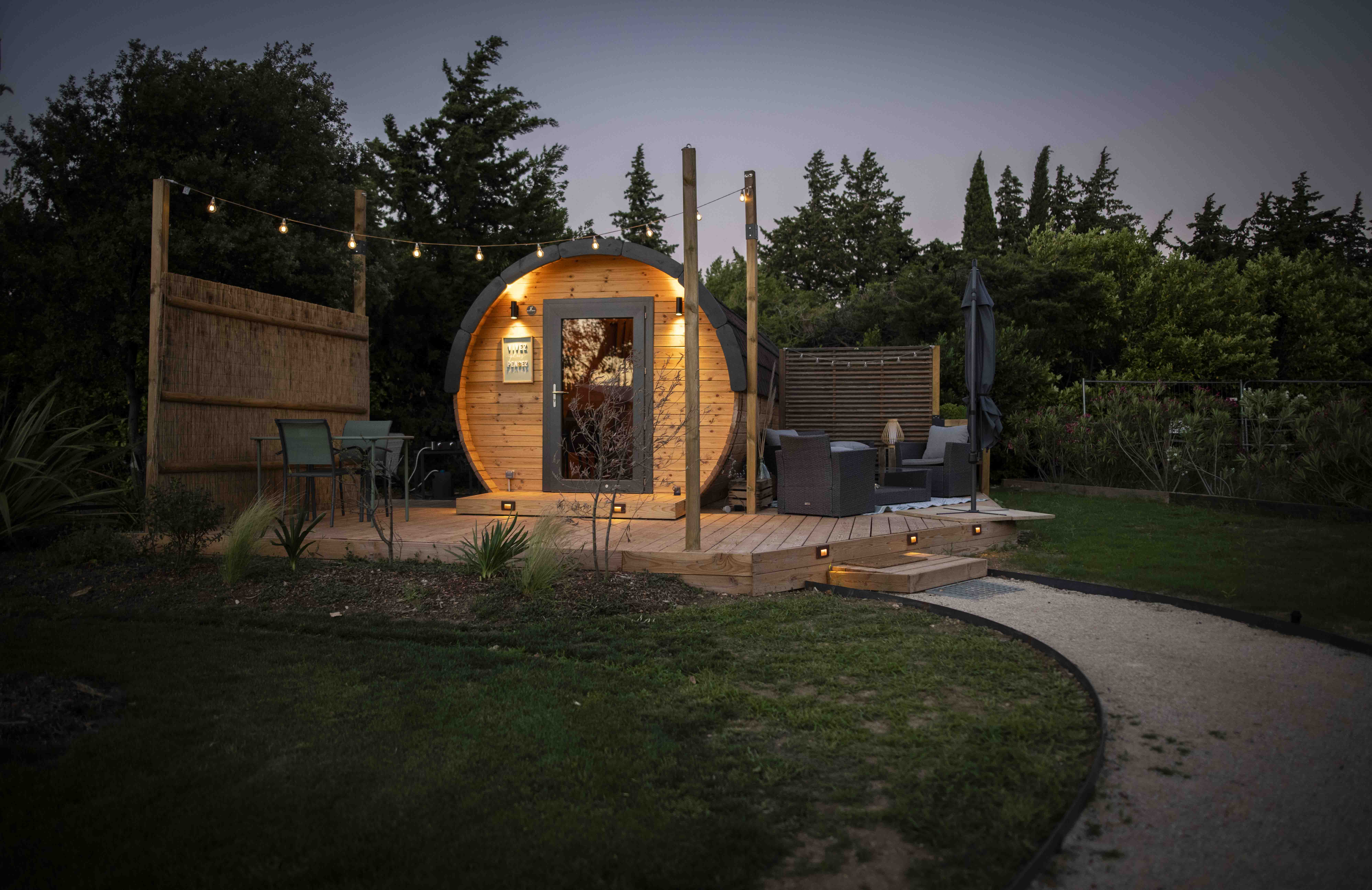 Hébergement Tonneau Prestige — Nuit cocooning avec piscine à Vaucluse