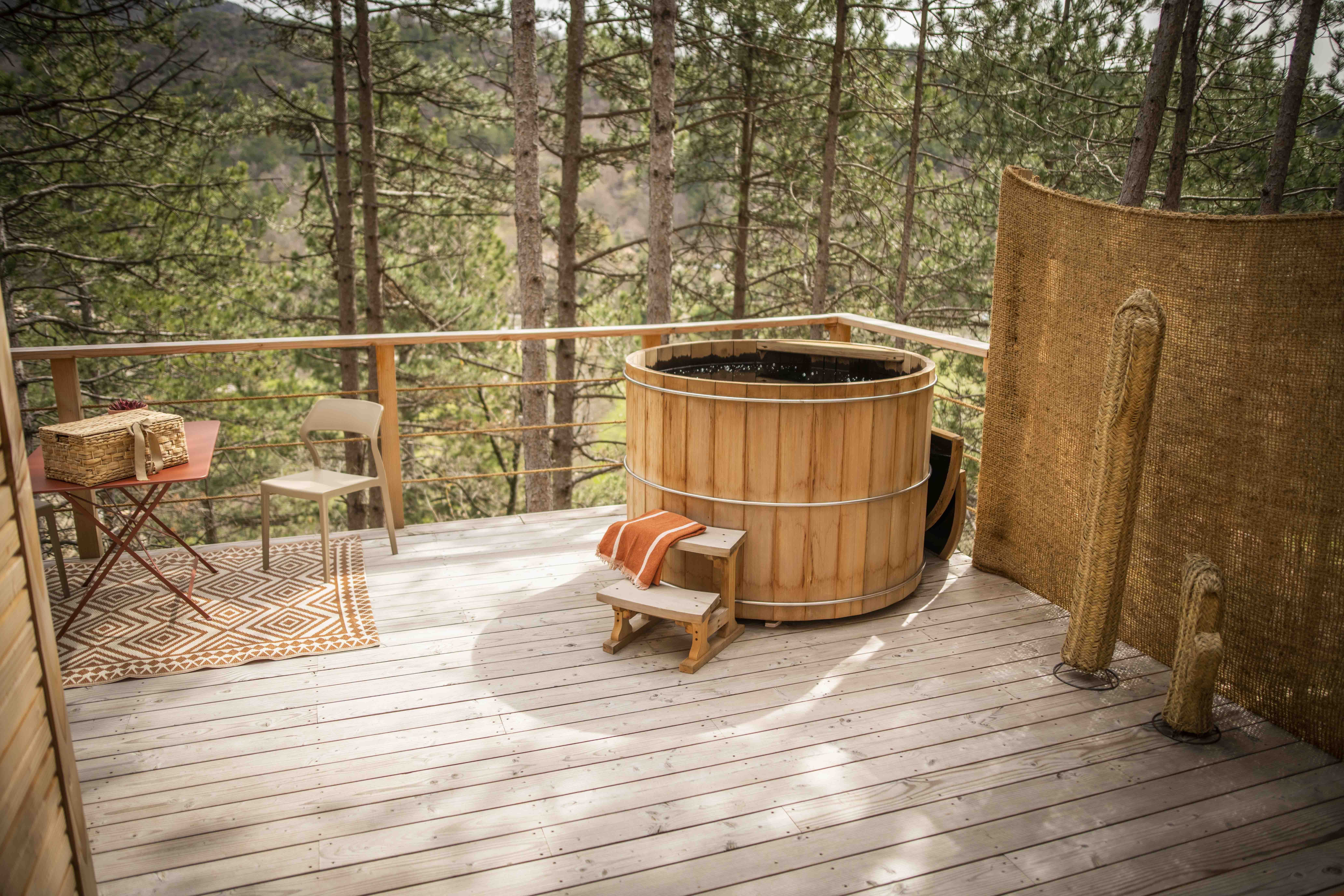 Le Lodge La Parenthèse — Cabane dans les arbres avec bain nordique à Dieulefit à Dieulefit — vue depuis la terrasse