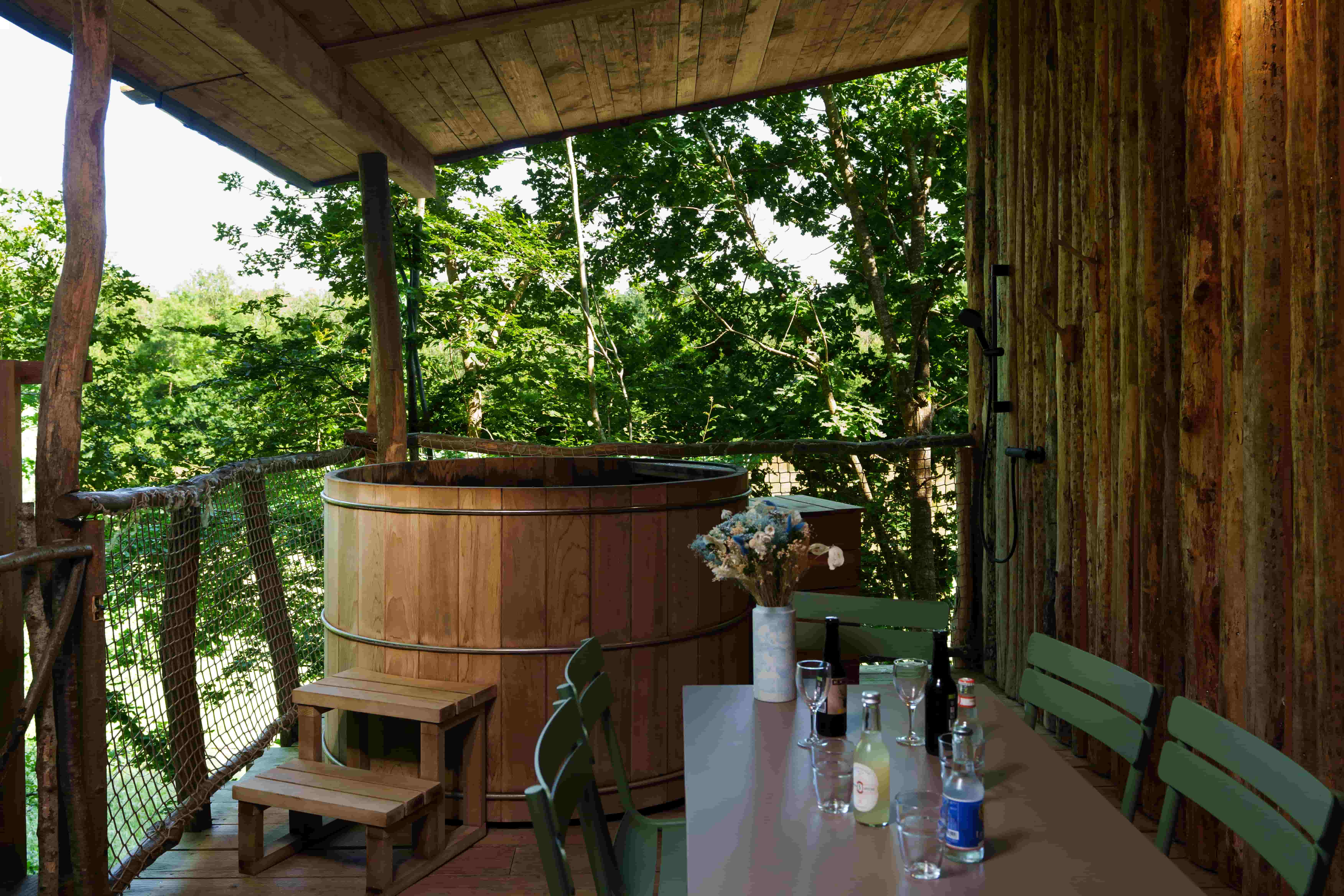 Cabane Spa Ecole Buissonnière : une expérience unique en Picardie à St-Léger-Aux-Bois — vue intérieure