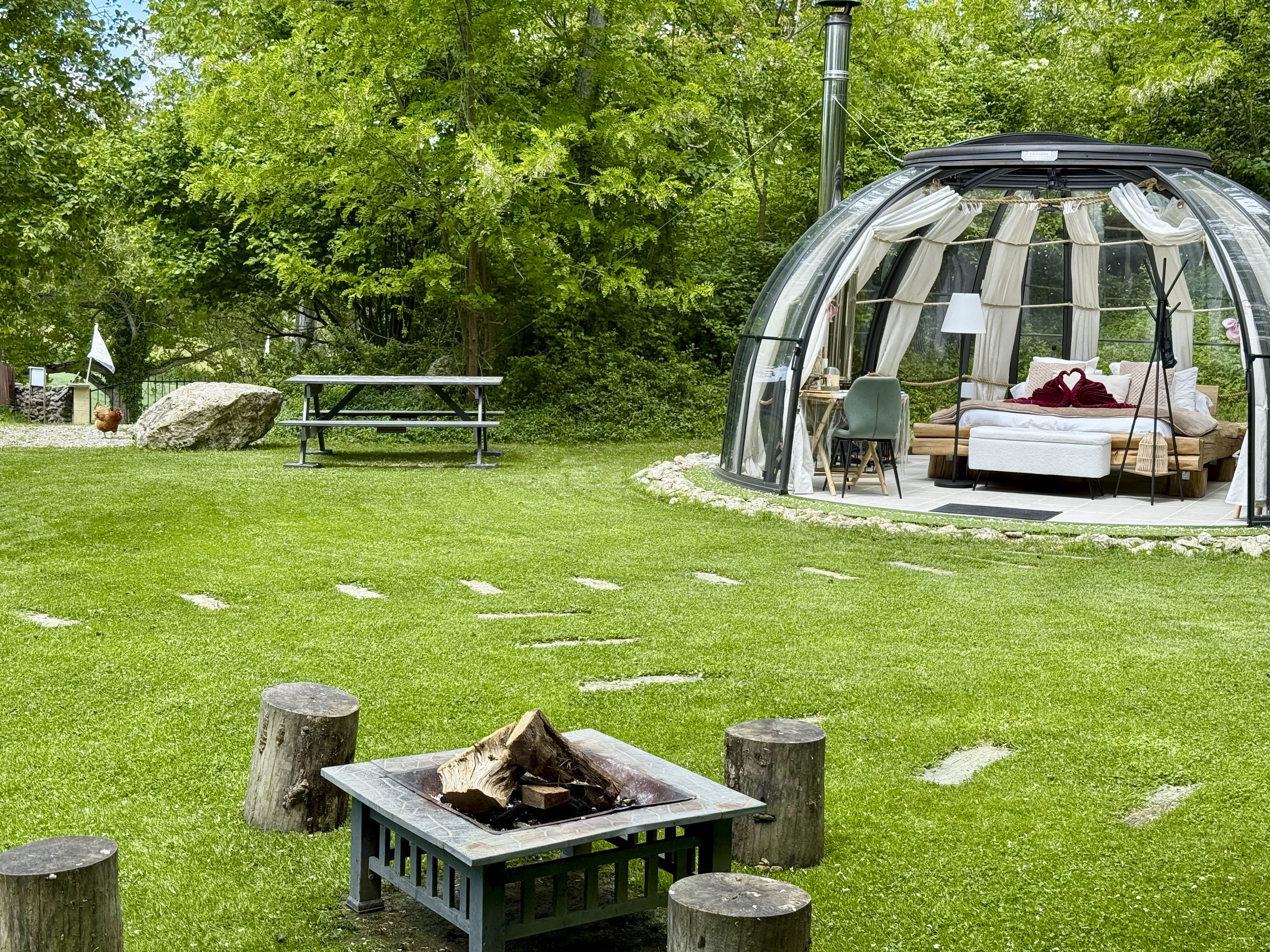 Un dôme enchanteur au cœur de l'Auvergne à Cesset — vue intérieure