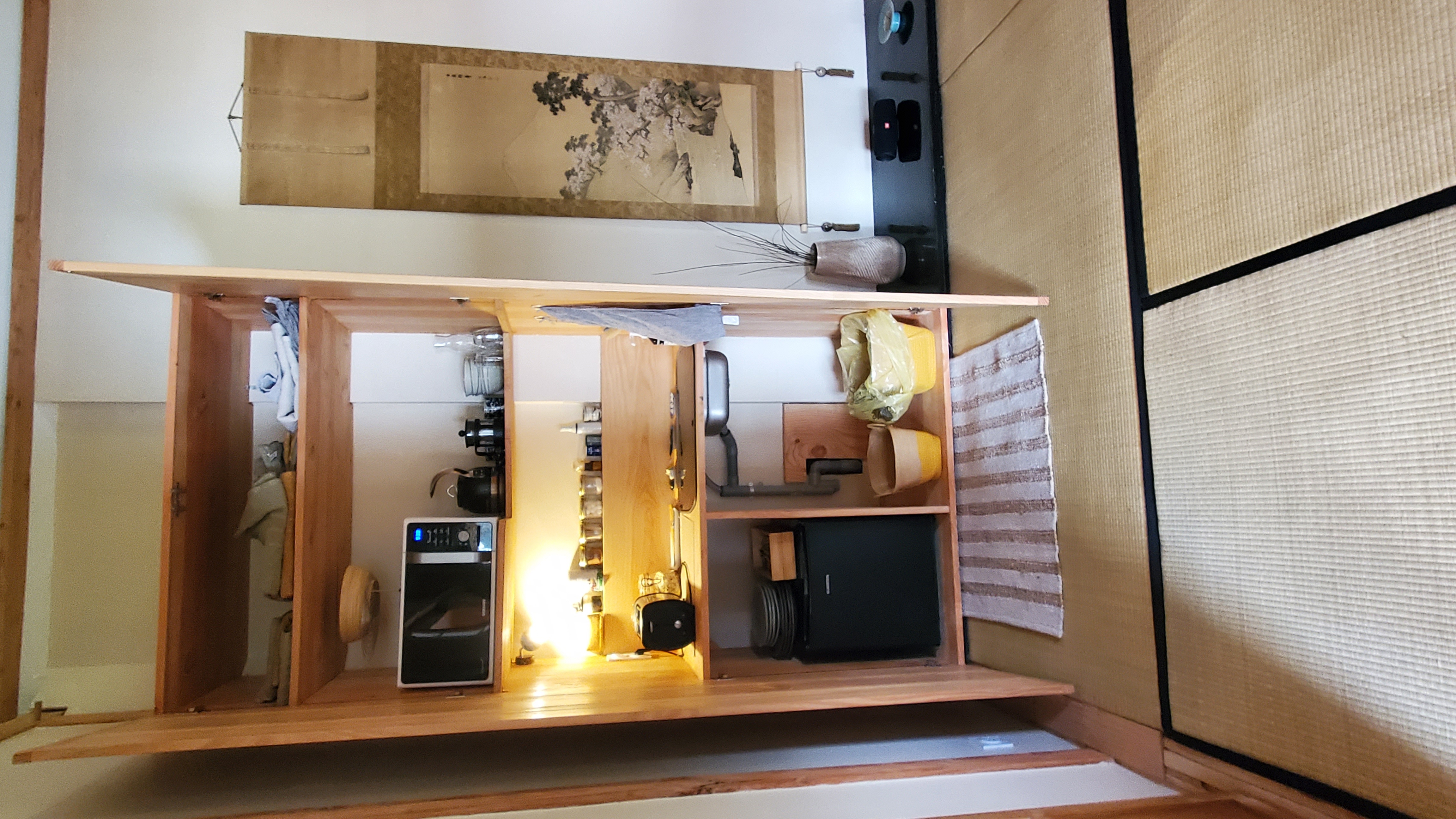 Le Pavillon Japonais : une cabane sur pilotis en pleine nature à Sainte-Honorine-La-Chardonne — cuisine