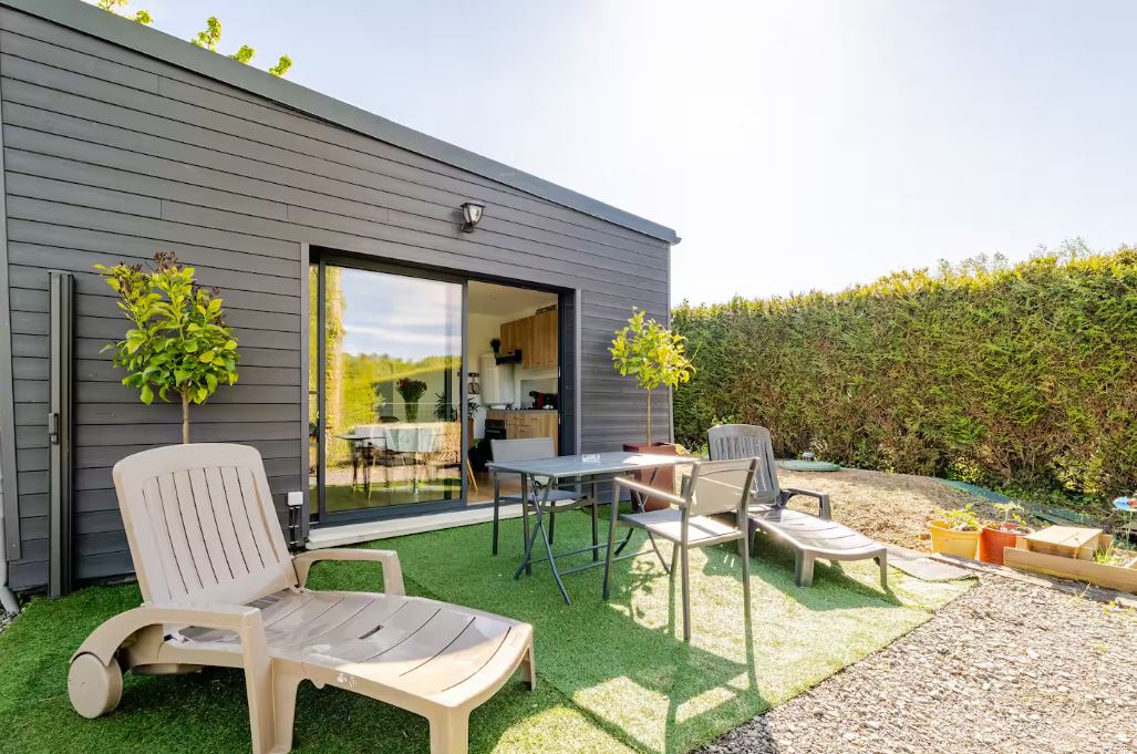 Un lieu de zenitude — Cabane moderne avec spa à Saint-Georges-de-Gréhaigne à Saint-Georges-de-Gréhaigne — vue intérieure
