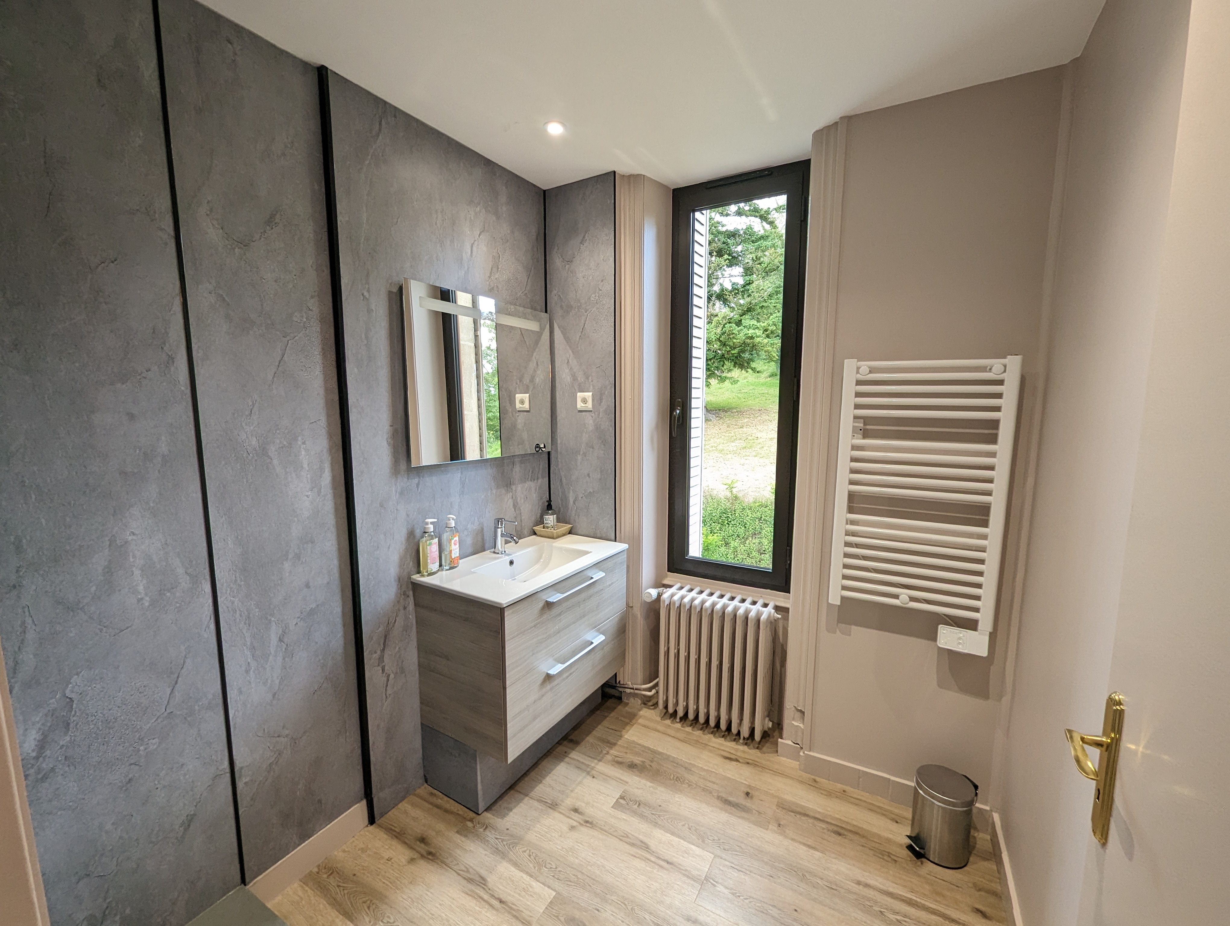 Chambre "Rêve de Tigre" — Chambre à thème avec spa à Puy-de-Dôme à Clermont-Ferrand — salle de bain