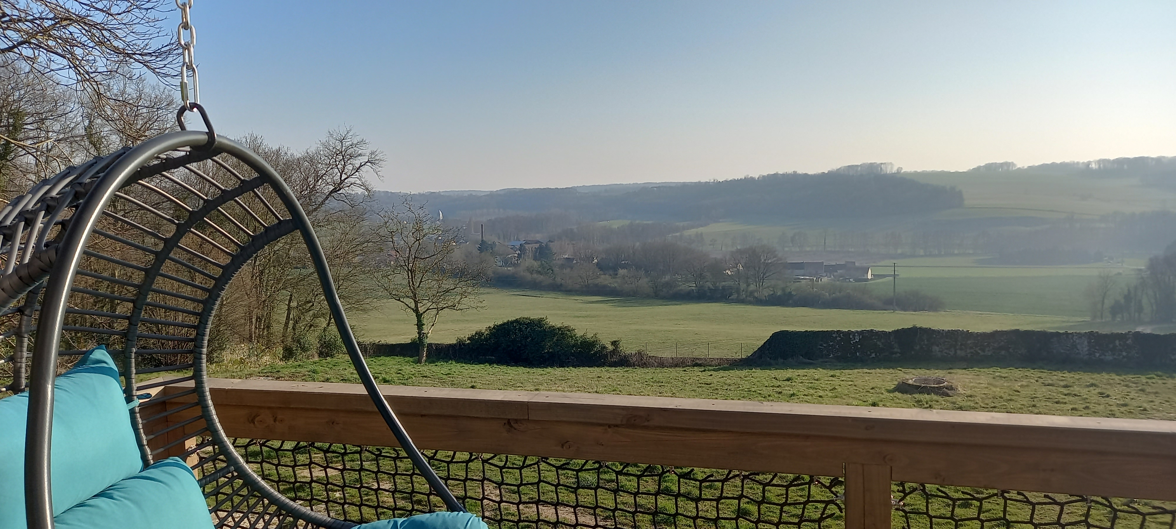 La Cabane de l'Ecureuil — Cabane sur pilotis avec vue panoramique à Marne à Châlons-en-Champagne — détail architectural