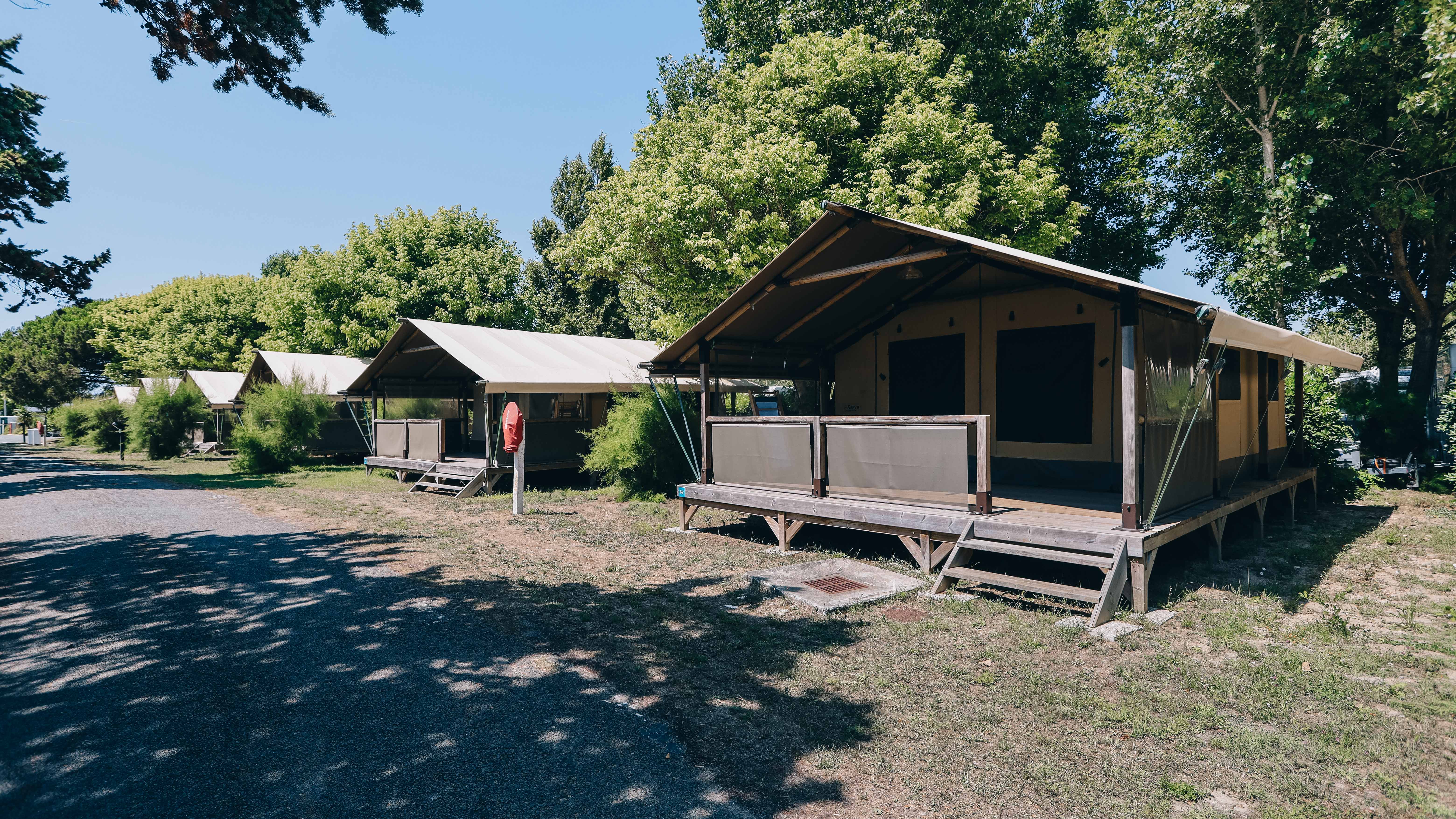 Vivez l'expérience unique d'un Bungalodge en Poitou-Charentes à Les Portes-En-Ré — espace de vie