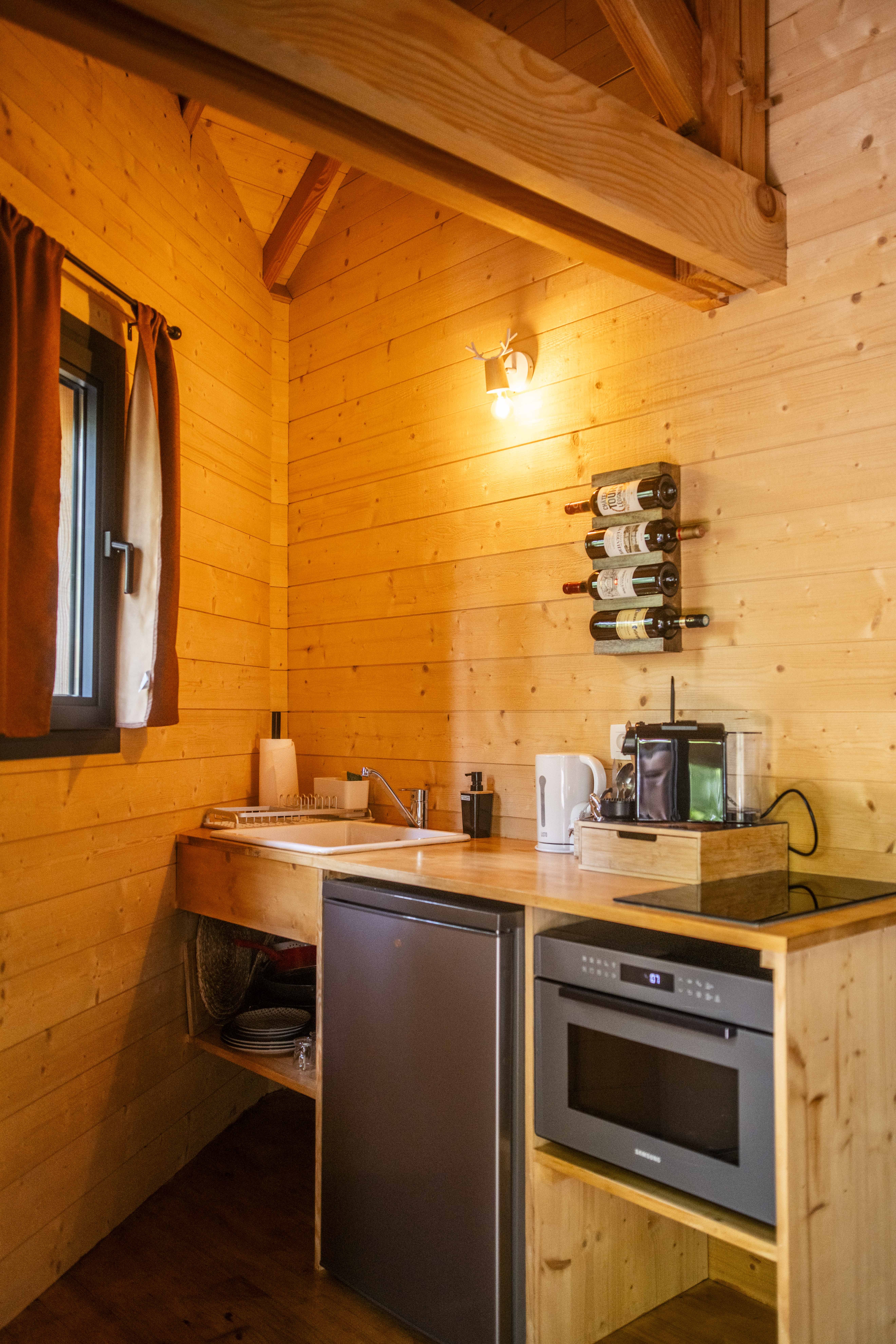 La cabane le Ciel & Spa : une immersion dans les arbres à Martillac — cuisine