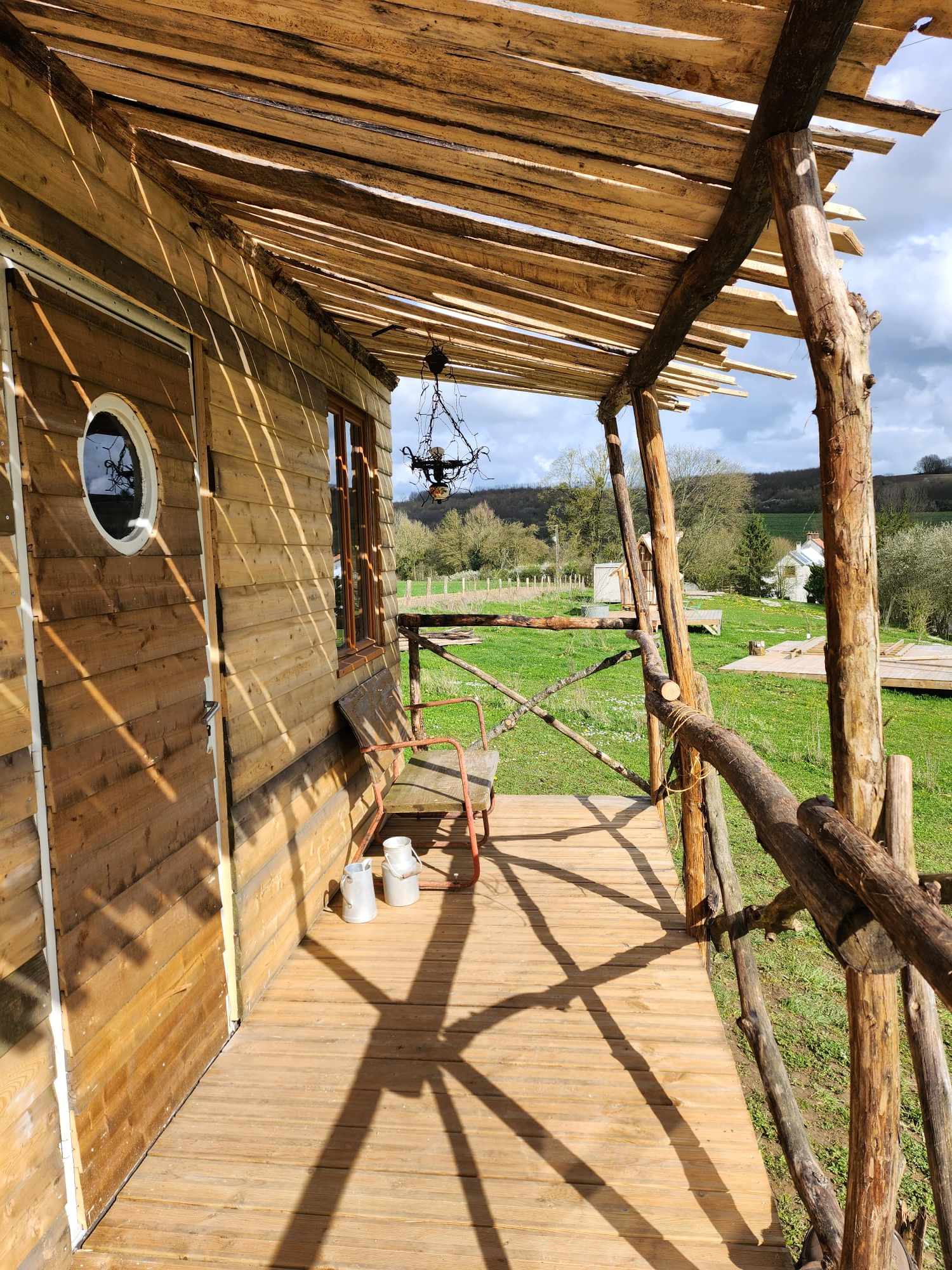 Cabane du shérif : une escapade insolite en Picardie à Lanches-Saint-Hilaire — espace de vie