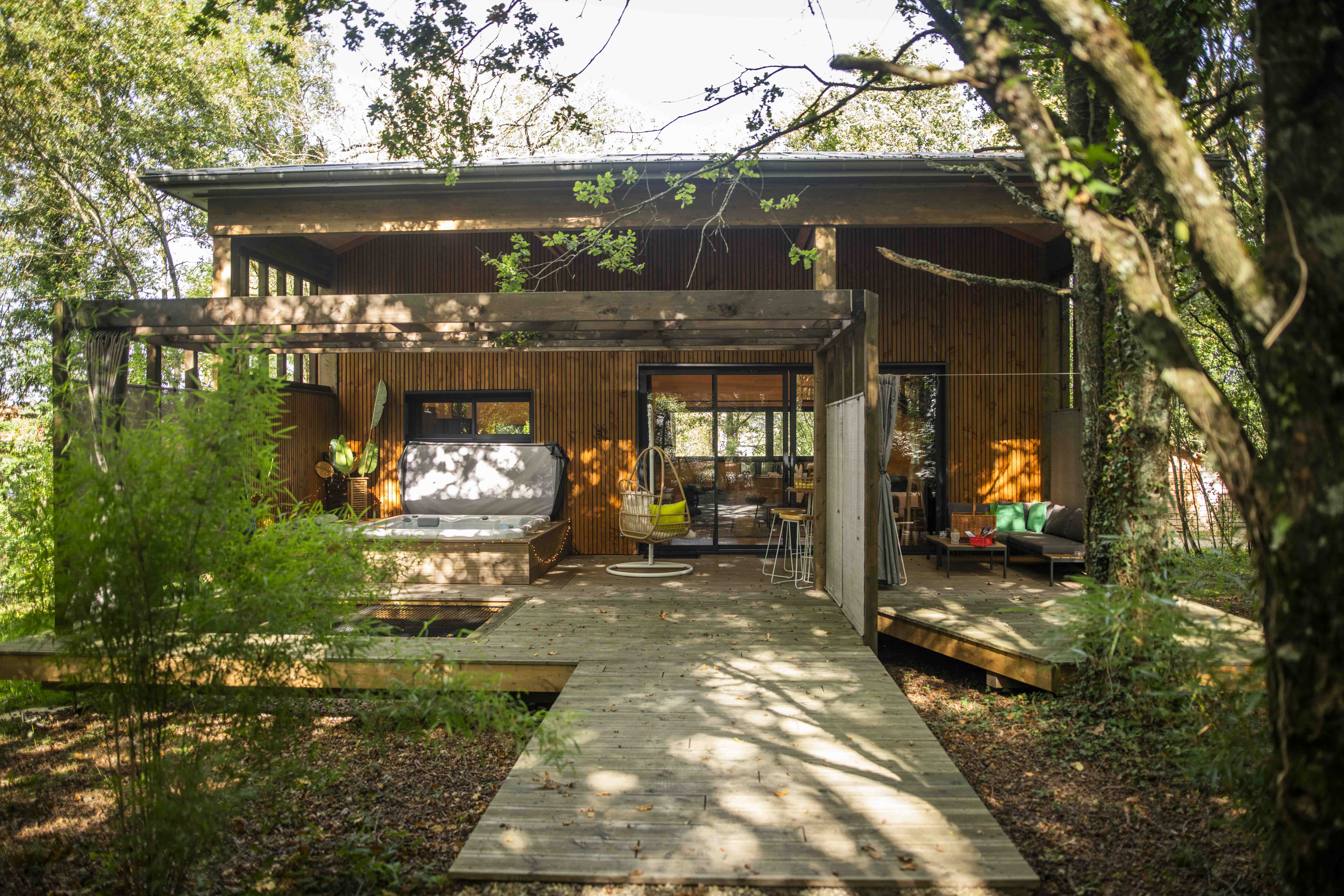 Cocoon Borneo : une cabane sur pilotis au cœur de l'Aveyron à Naucelle — chambre
