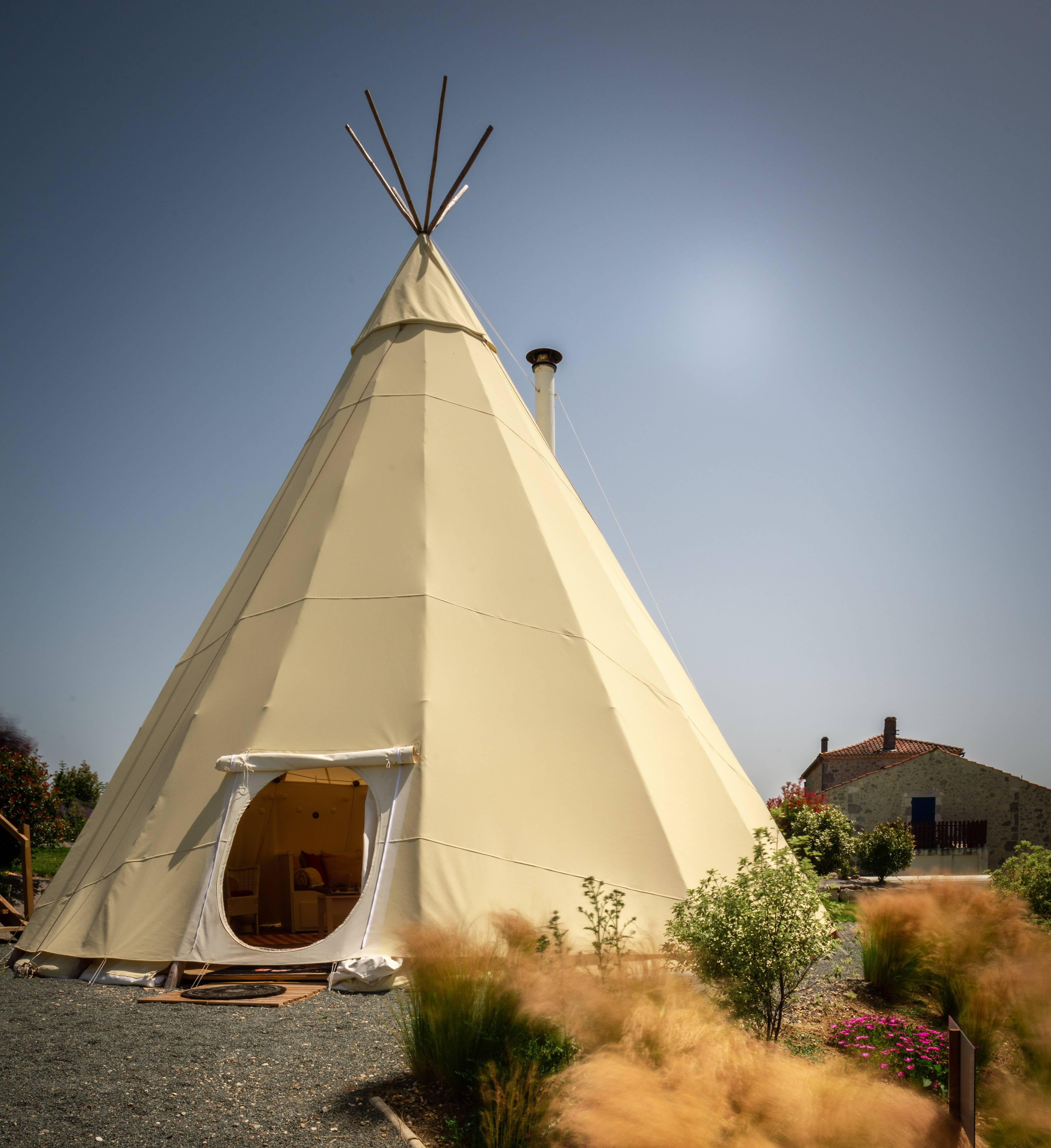 Tipi Odina — Nuit dans un Tipi avec spa à Lot-et-Garonne à Clermont-Dessous — environnement naturel