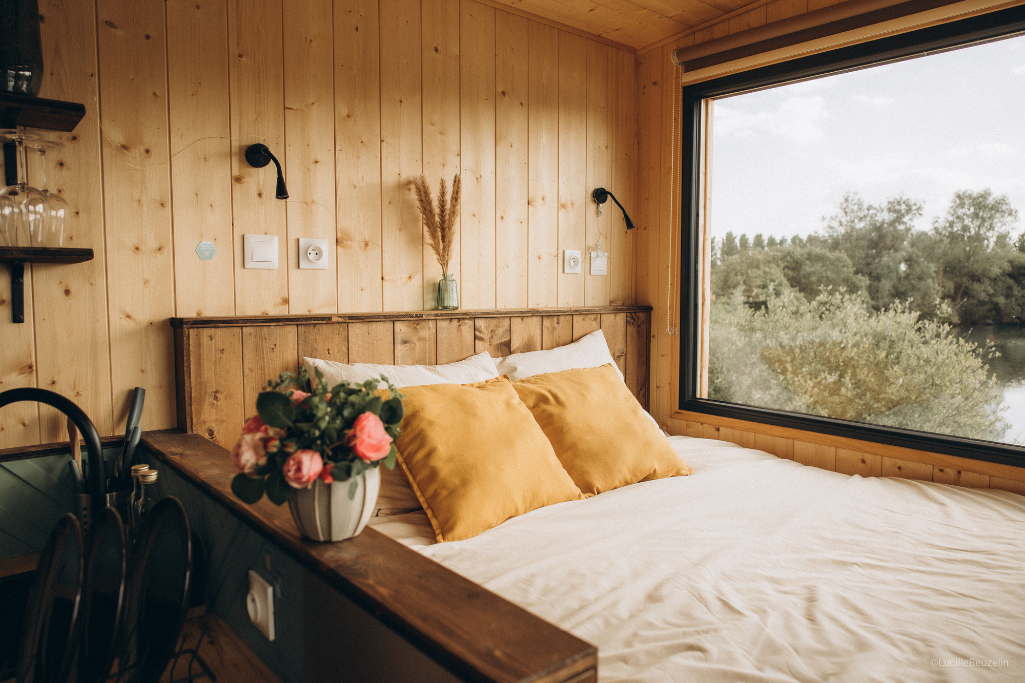 Homnest — Tiny House avec spa à Villeneuve (Yonne) à Villeneuve — espace de vie