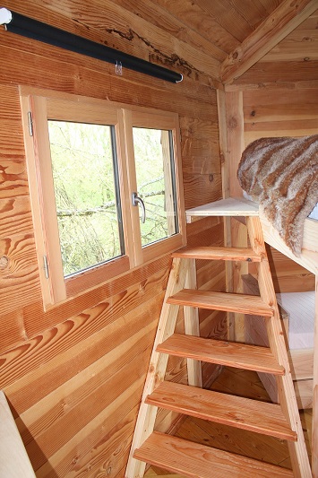 Cabane Les 3 Chouettes : une expérience suspendue dans les arbres à Batilly-En-Puisaye — environnement naturel
