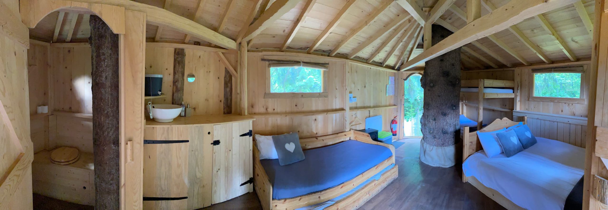 Cabane la Marmotte — Nuit perchée à 8m face au Mont Blanc en Haute-Savoie à Saint-Félix — chambre