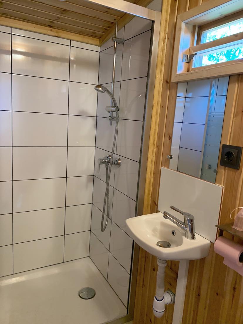 Cabane Cube : une immersion en Pays de la Loire à Guérande — salle de bain